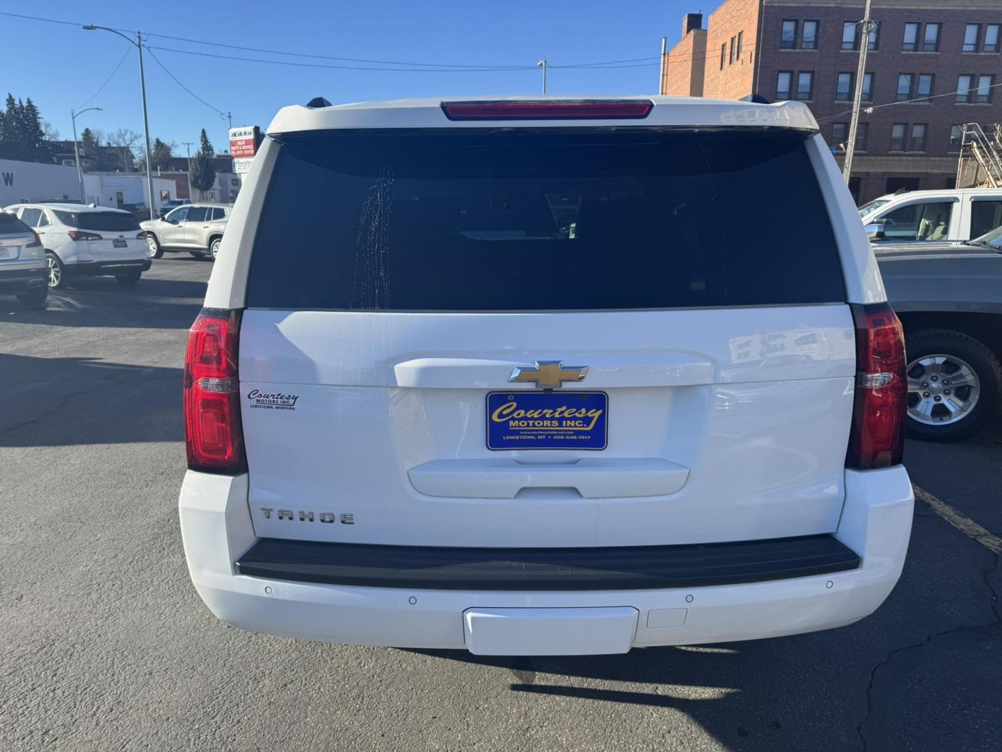 2020 WHITE /Tan Chevrolet Tahoe LT 4WD (1GNSKBKC1LR) with an 5.3L V8 OHV 16V engine, 6A transmission, located at 116 5th Avenue South, Lewistown, MT, 59457, 47.063877, -109.427879 - Clean, One Owner Carfax on this well maintained local trade! - Photo#3