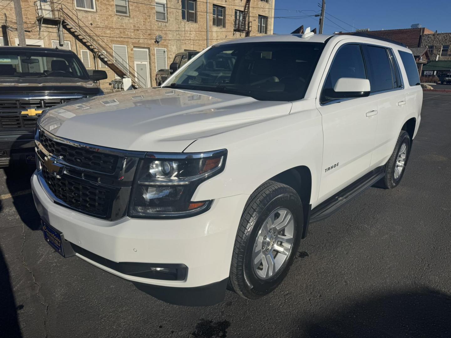 2020 WHITE /Tan Chevrolet Tahoe LT 4WD (1GNSKBKC1LR) with an 5.3L V8 OHV 16V engine, 6A transmission, located at 116 5th Avenue South, Lewistown, MT, 59457, 47.063877, -109.427879 - Clean, One Owner Carfax on this well maintained local trade! - Photo#6