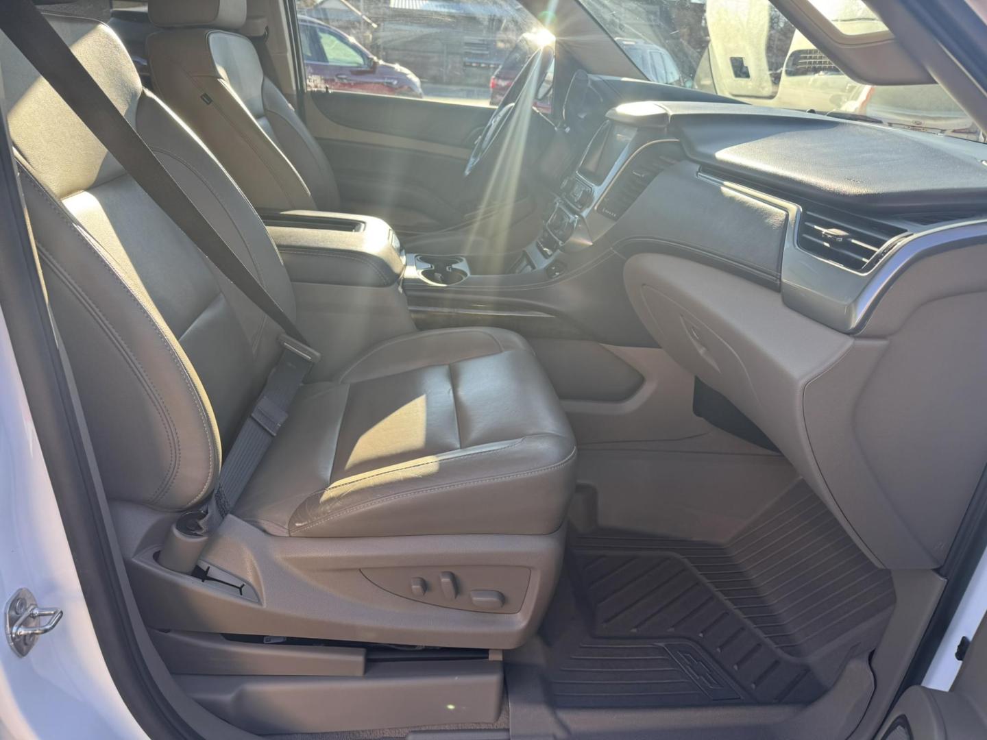 2020 WHITE /Tan Chevrolet Tahoe LT 4WD (1GNSKBKC1LR) with an 5.3L V8 OHV 16V engine, 6A transmission, located at 116 5th Avenue South, Lewistown, MT, 59457, 47.063877, -109.427879 - Clean, One Owner Carfax on this well maintained local trade! - Photo#7