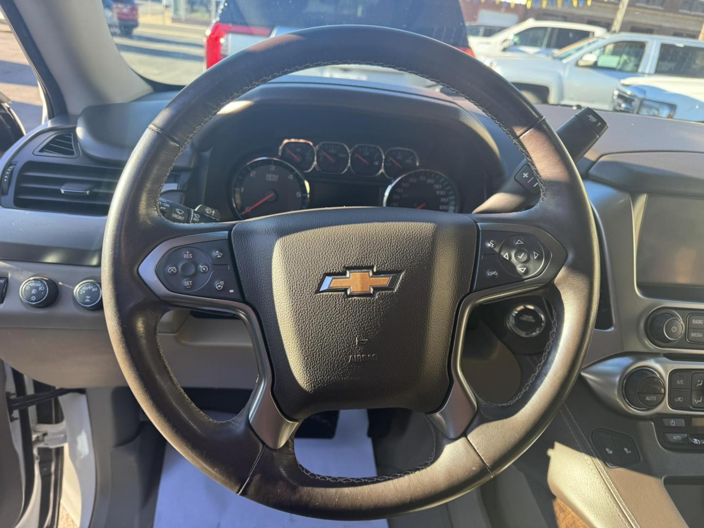 2020 WHITE /Tan Chevrolet Tahoe LT 4WD (1GNSKBKC1LR) with an 5.3L V8 OHV 16V engine, 6A transmission, located at 116 5th Avenue South, Lewistown, MT, 59457, 47.063877, -109.427879 - Clean, One Owner Carfax on this well maintained local trade! - Photo#17