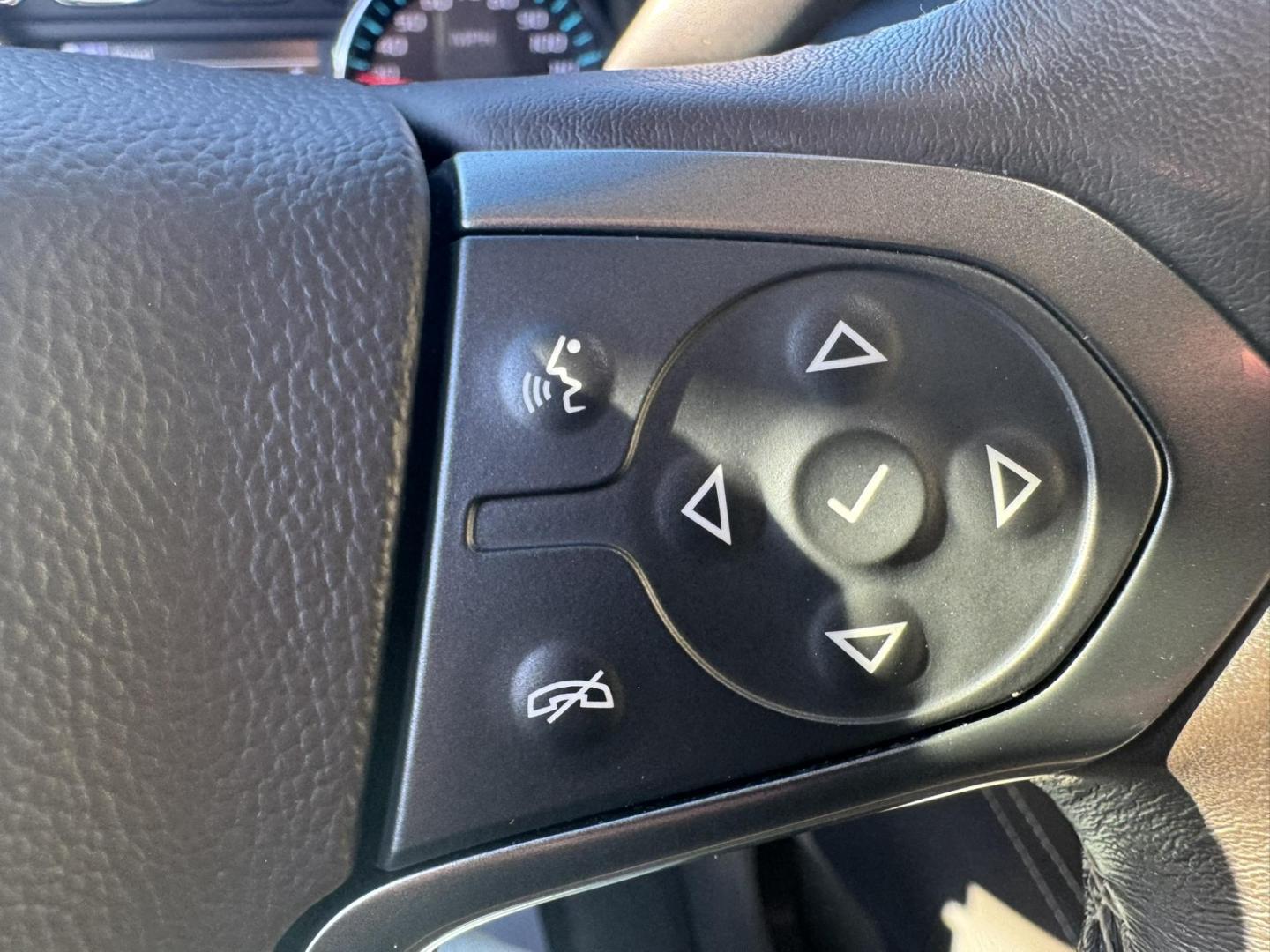 2020 WHITE /Tan Chevrolet Tahoe LT 4WD (1GNSKBKC1LR) with an 5.3L V8 OHV 16V engine, 6A transmission, located at 116 5th Avenue South, Lewistown, MT, 59457, 47.063877, -109.427879 - Clean, One Owner Carfax on this well maintained local trade! - Photo#20