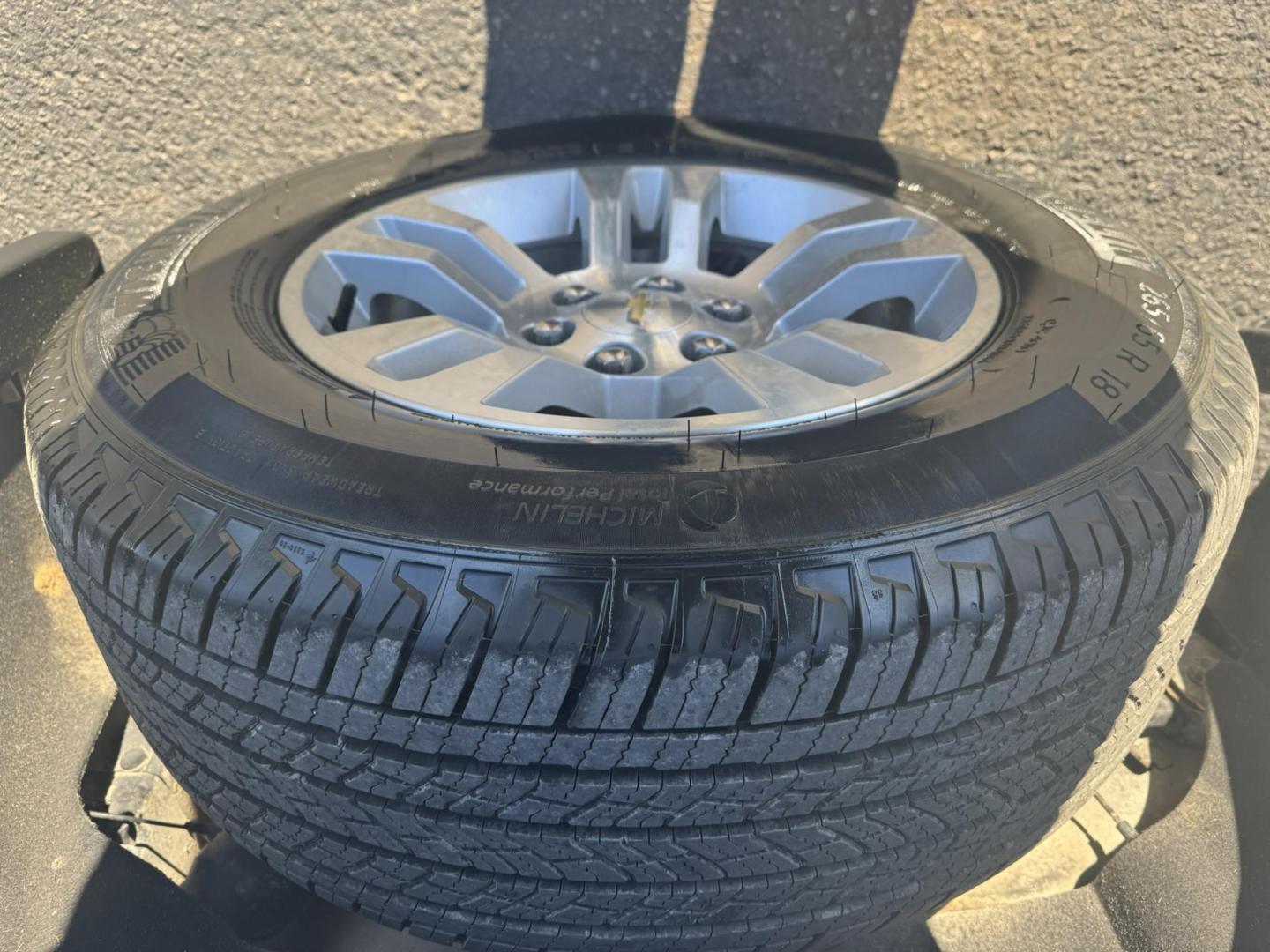 2020 WHITE /Tan Chevrolet Tahoe LT 4WD (1GNSKBKC1LR) with an 5.3L V8 OHV 16V engine, 6A transmission, located at 116 5th Avenue South, Lewistown, MT, 59457, 47.063877, -109.427879 - Clean, One Owner Carfax on this well maintained local trade! - Photo#26