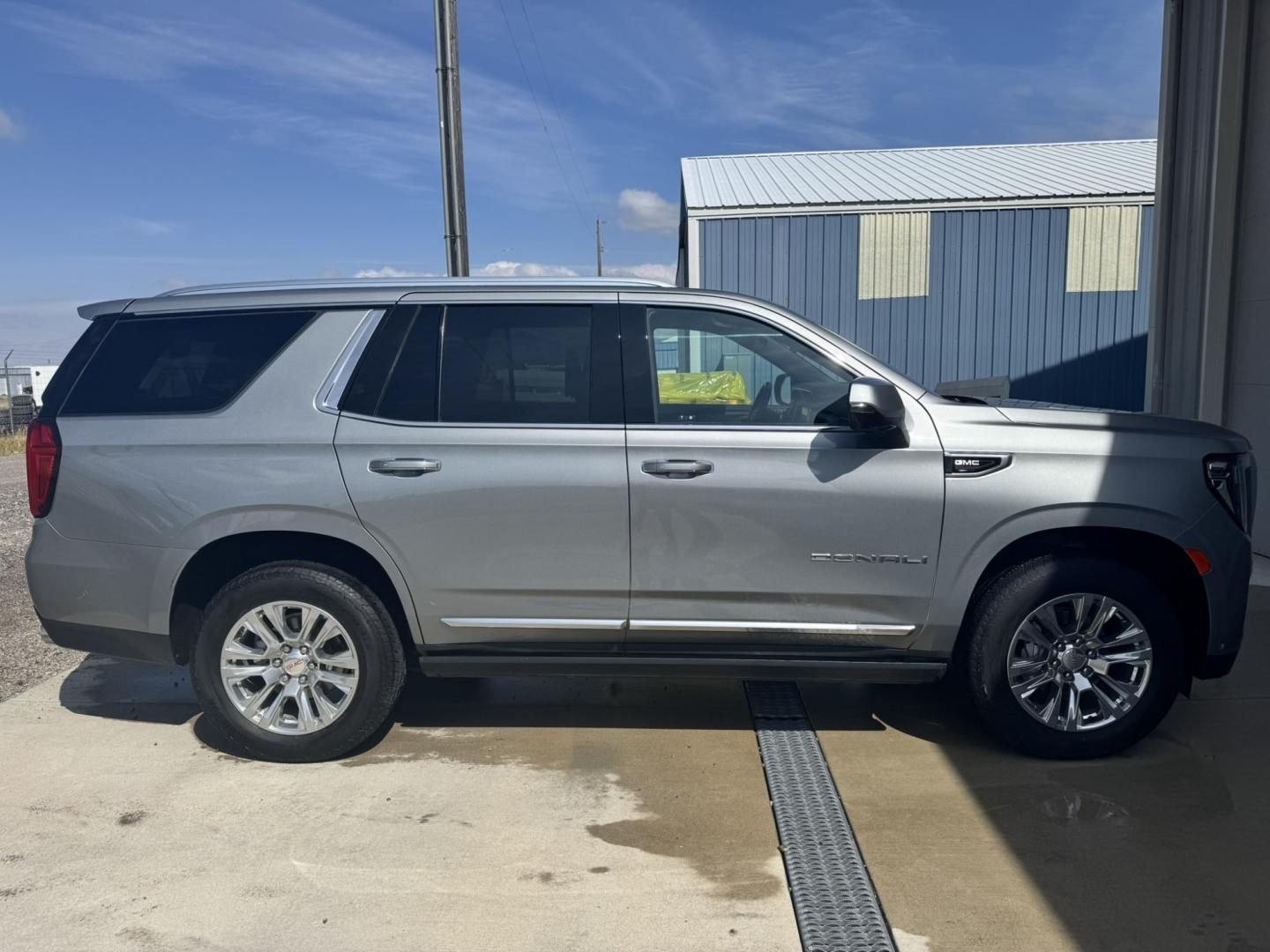 2023 Silver /Black GMC Yukon Denali 4WD (1GKS2DKL8PR) with an 6.2L V8 OHV 16V engine, 10A transmission, located at 116 5th Avenue South, Lewistown, MT, 59457, 47.063877, -109.427879 - 2023 GMC Yukon Denali — Super Cruise • Rear Entertainment • Loaded This 2023 Yukon Denali checks every box if you’re looking for luxury, space, and long-distance comfort. It’s powered by the smooth 6.2L V8 and finished in true Denali style with premium leather, advanced tech, and a quie- Photo#1