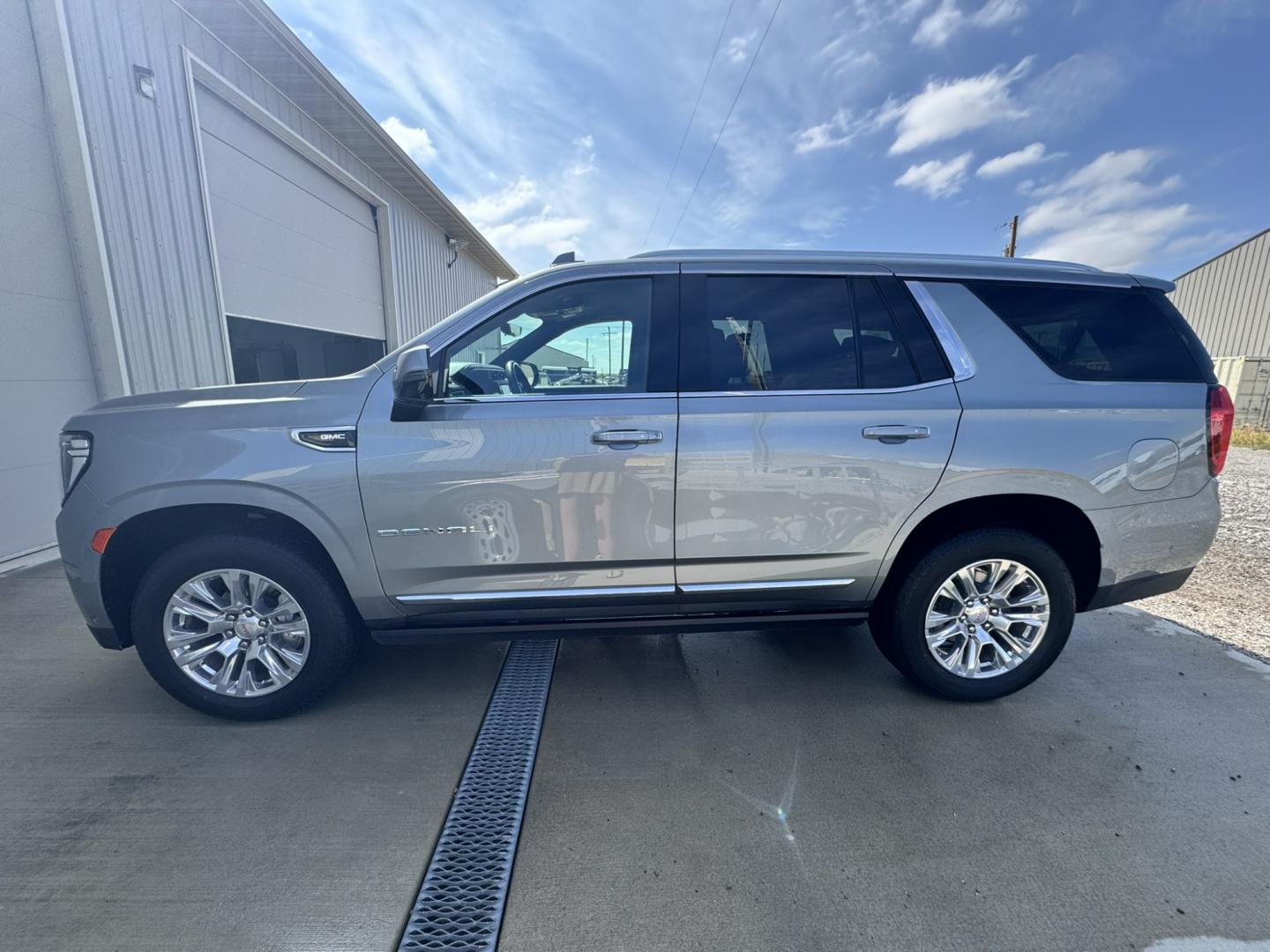 2023 Silver /Black GMC Yukon Denali 4WD (1GKS2DKL8PR) with an 6.2L V8 OHV 16V engine, 10A transmission, located at 116 5th Avenue South, Lewistown, MT, 59457, 47.063877, -109.427879 - 2023 GMC Yukon Denali — Super Cruise • Rear Entertainment • Loaded This 2023 Yukon Denali checks every box if you’re looking for luxury, space, and long-distance comfort. It’s powered by the smooth 6.2L V8 and finished in true Denali style with premium leather, advanced tech, and a quie- Photo#5