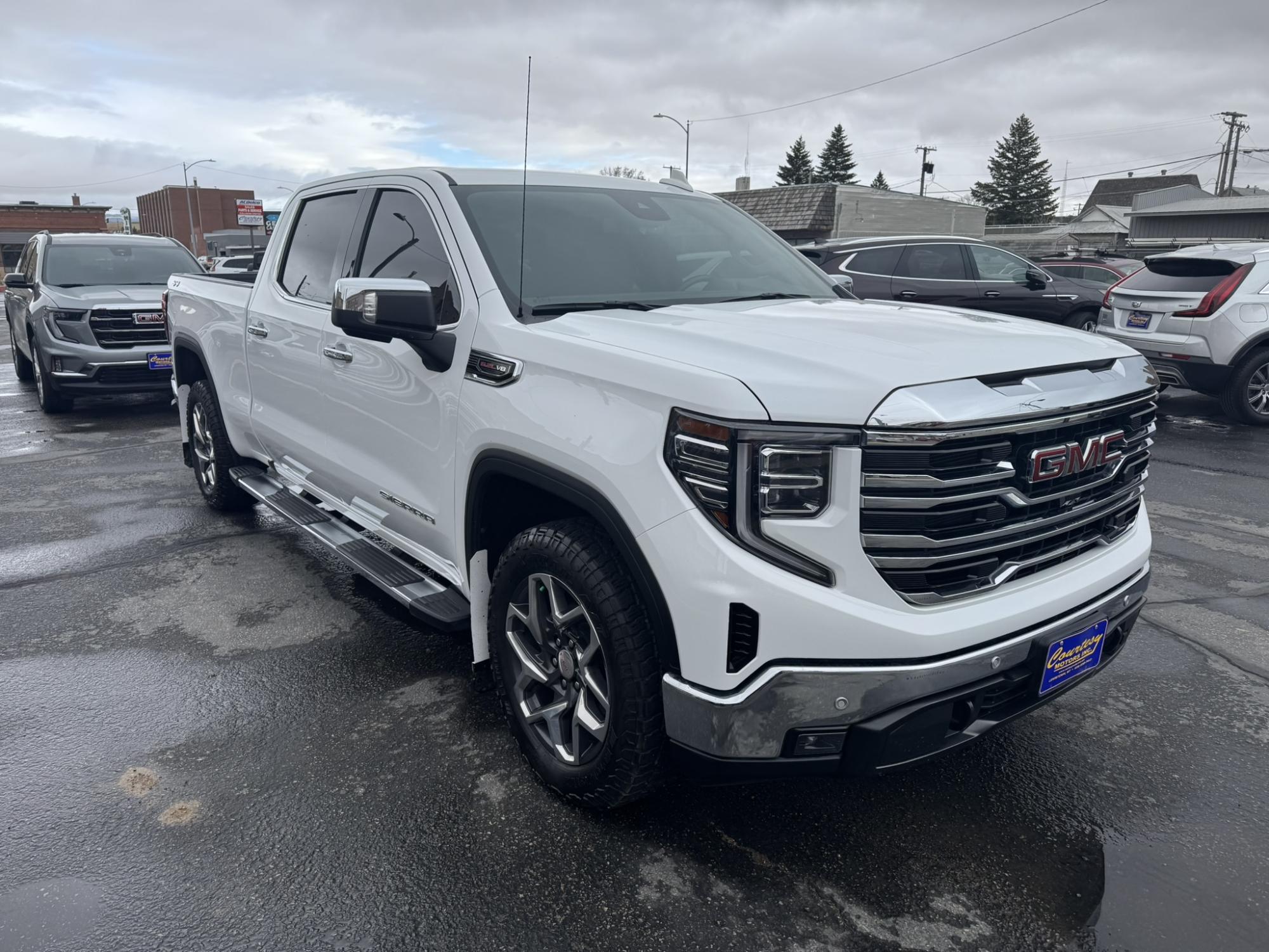 photo of 2023 GMC Sierra 1500 SLT Crew Cab 4WD
