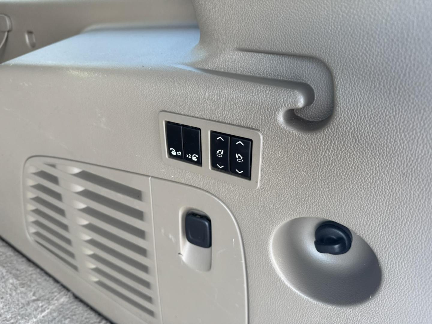 2015 Silver /Tan GMC Yukon XL SLT 1/2 Ton 4WD (1GKS2HKC4FR) with an 5.3L V8 OHV 16V engine, 6-Speed Automatic transmission, located at 116 5th Avenue South, Lewistown, MT, 59457, 47.063877, -109.427879 - Photo#13