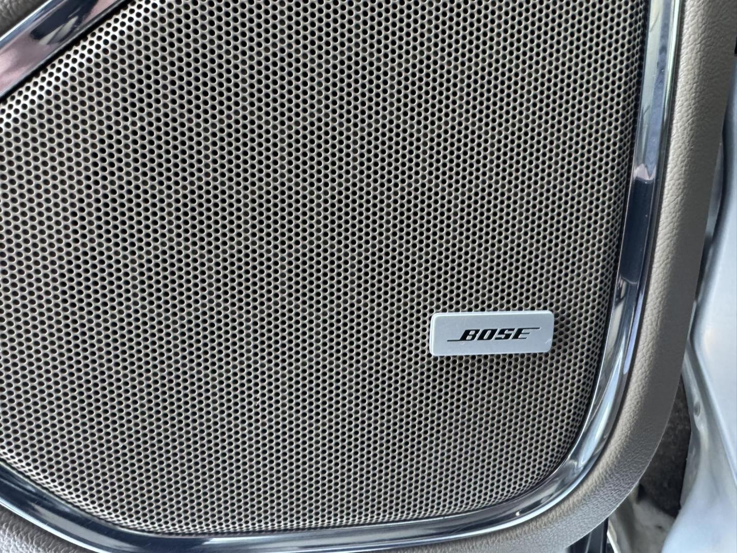 2015 Silver /Tan GMC Yukon XL SLT 1/2 Ton 4WD (1GKS2HKC4FR) with an 5.3L V8 OHV 16V engine, 6-Speed Automatic transmission, located at 116 5th Avenue South, Lewistown, MT, 59457, 47.063877, -109.427879 - Photo#17