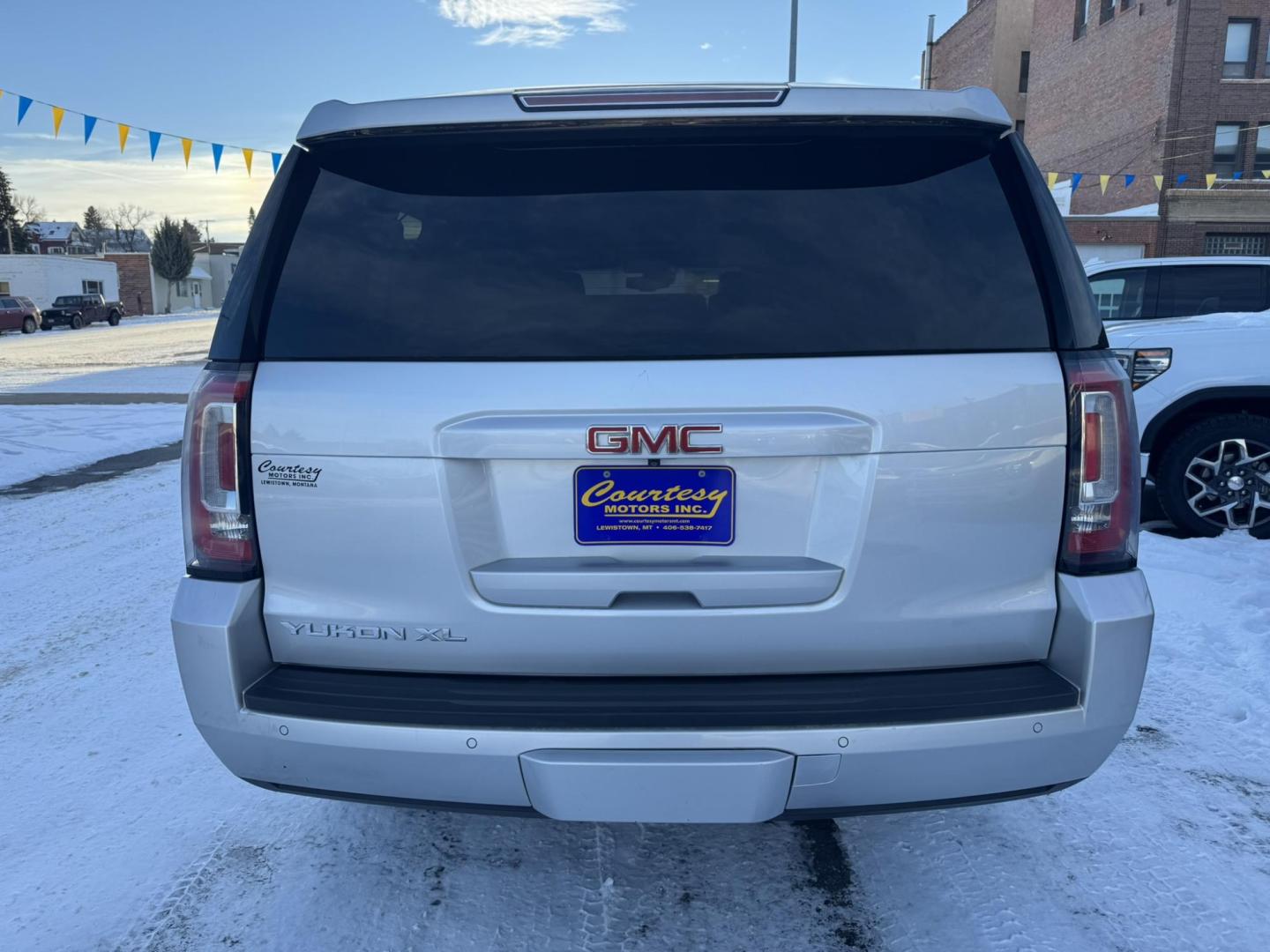 2015 Silver /Tan GMC Yukon XL SLT 1/2 Ton 4WD (1GKS2HKC4FR) with an 5.3L V8 OHV 16V engine, 6-Speed Automatic transmission, located at 116 5th Avenue South, Lewistown, MT, 59457, 47.063877, -109.427879 - Photo#3