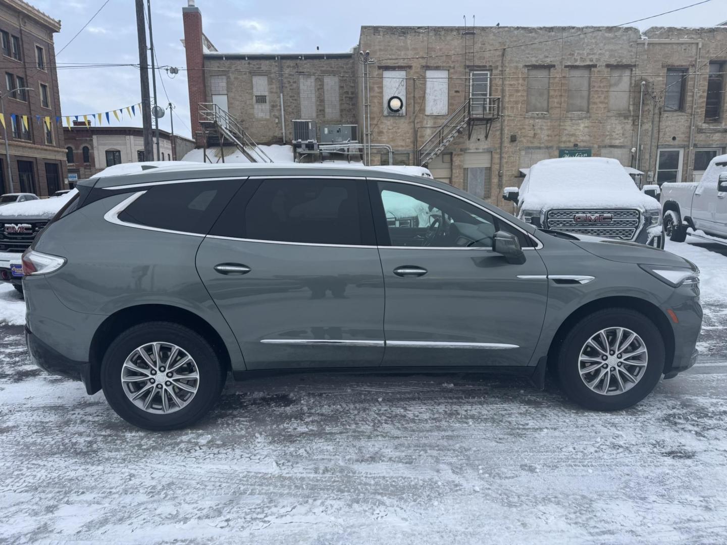 2022 Green /Grey Buick Enclave Premium AWD (5GAEVBKW6NJ) with an 3.6L V6 DOHC 24V engine, 9A transmission, located at 116 5th Avenue South, Lewistown, MT, 59457, 47.063877, -109.427879 - This 2022 Buick Enclave Premium AWD is the perfect mix of comfort, space, and confidence. Smooth-riding all-wheel drive makes it ideal year-round, while the Premium trim delivers the upscale feel Buick is known for. Leather seating, heated front seats, a power panoramic sunroof, and a quiet, refined - Photo#5