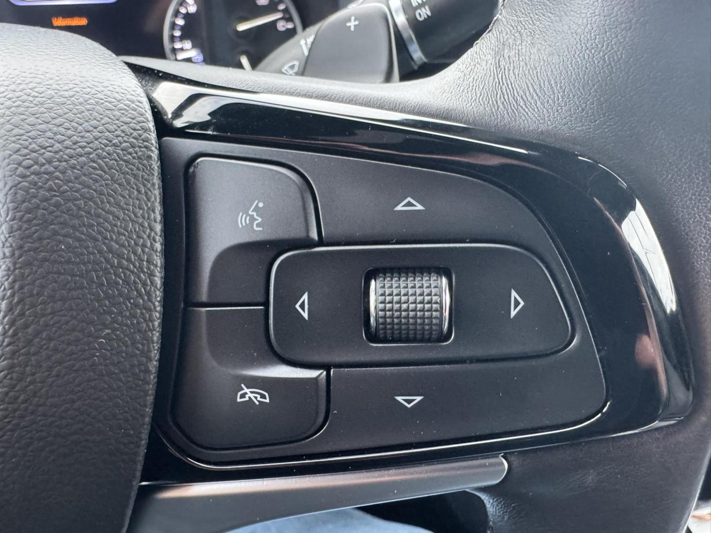 2022 Green /Grey Buick Enclave Premium AWD (5GAEVBKW6NJ) with an 3.6L V6 DOHC 24V engine, 9A transmission, located at 116 5th Avenue South, Lewistown, MT, 59457, 47.063877, -109.427879 - This 2022 Buick Enclave Premium AWD is the perfect mix of comfort, space, and confidence. Smooth-riding all-wheel drive makes it ideal year-round, while the Premium trim delivers the upscale feel Buick is known for. Leather seating, heated front seats, a power panoramic sunroof, and a quiet, refined - Photo#21