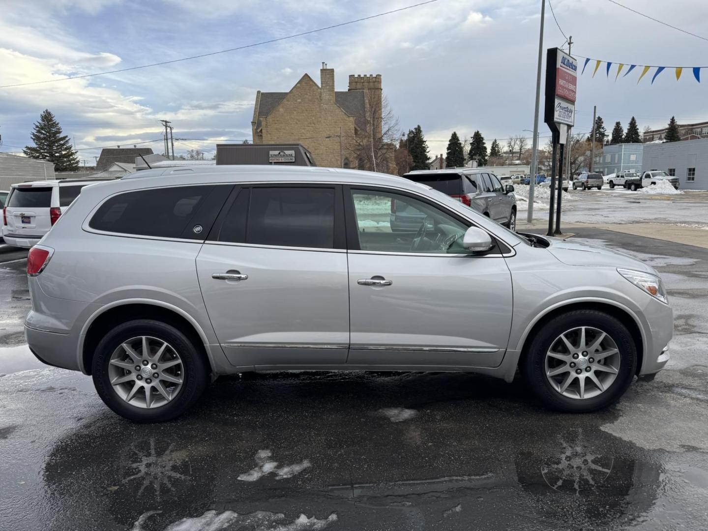 2015 Silver /Grey Buick Enclave Leather AWD (5GAKVBKD9FJ) with an 3.6L V6 DOHC 24V engine, 6-Speed Automatic Overdrive transmission, located at 116 5th Avenue South, Lewistown, MT, 59457, 47.063877, -109.427879 - Photo#1