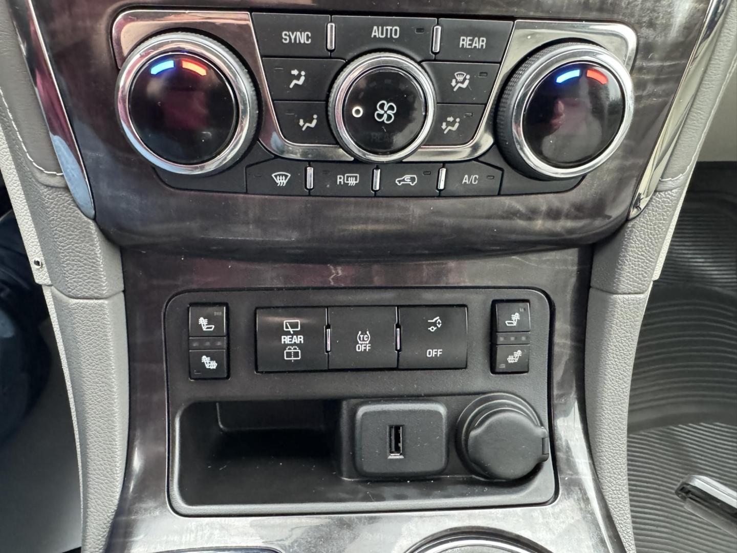 2015 Silver /Grey Buick Enclave Leather AWD (5GAKVBKD9FJ) with an 3.6L V6 DOHC 24V engine, 6-Speed Automatic Overdrive transmission, located at 116 5th Avenue South, Lewistown, MT, 59457, 47.063877, -109.427879 - Photo#19