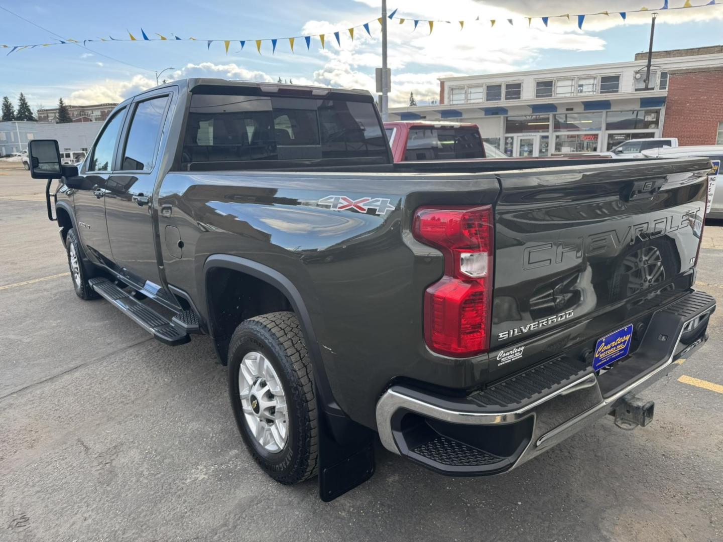 2022 Green /Grey Chevrolet Silverado 2500HD LT Crew Cab Standard Box 4WD (1GC4YNEY1NF) with an 6.6L V8 OHV 16V DIESEL engine, 6A transmission, located at 116 5th Avenue South, Lewistown, MT, 59457, 47.063877, -109.427879 - This 2022 Chevrolet Silverado 2500HD Crew Cab LT is built to work hard and ride right. Powered by the legendary Duramax diesel, it delivers serious towing capability with the smooth, confident pull diesel owners swear by. The Crew Cab gives you plenty of room for passengers, while the leather interi - Photo#4