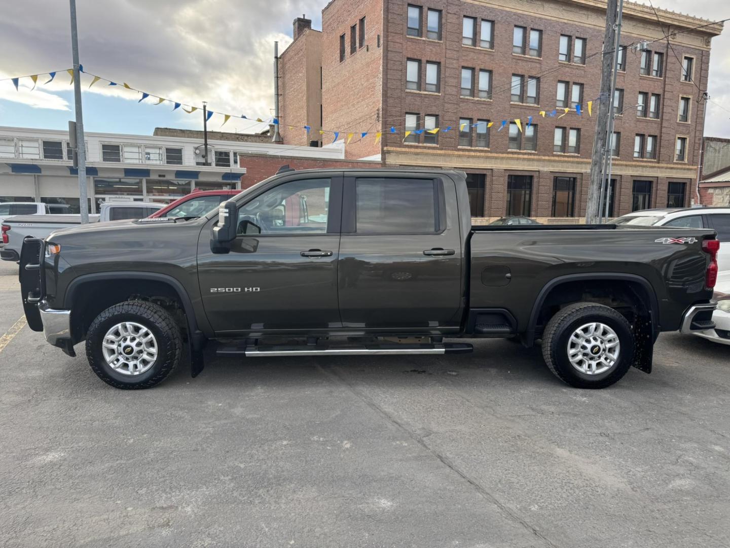 2022 Green /Grey Chevrolet Silverado 2500HD LT Crew Cab Standard Box 4WD (1GC4YNEY1NF) with an 6.6L V8 OHV 16V DIESEL engine, 6A transmission, located at 116 5th Avenue South, Lewistown, MT, 59457, 47.063877, -109.427879 - This 2022 Chevrolet Silverado 2500HD Crew Cab LT is built to work hard and ride right. Powered by the legendary Duramax diesel, it delivers serious towing capability with the smooth, confident pull diesel owners swear by. The Crew Cab gives you plenty of room for passengers, while the leather interi - Photo#5