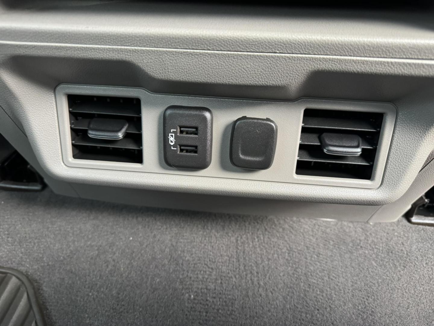 2022 Green /Grey Chevrolet Silverado 2500HD LT Crew Cab Standard Box 4WD (1GC4YNEY1NF) with an 6.6L V8 OHV 16V DIESEL engine, 6A transmission, located at 116 5th Avenue South, Lewistown, MT, 59457, 47.063877, -109.427879 - This 2022 Chevrolet Silverado 2500HD Crew Cab LT is built to work hard and ride right. Powered by the legendary Duramax diesel, it delivers serious towing capability with the smooth, confident pull diesel owners swear by. The Crew Cab gives you plenty of room for passengers, while the leather interi - Photo#8