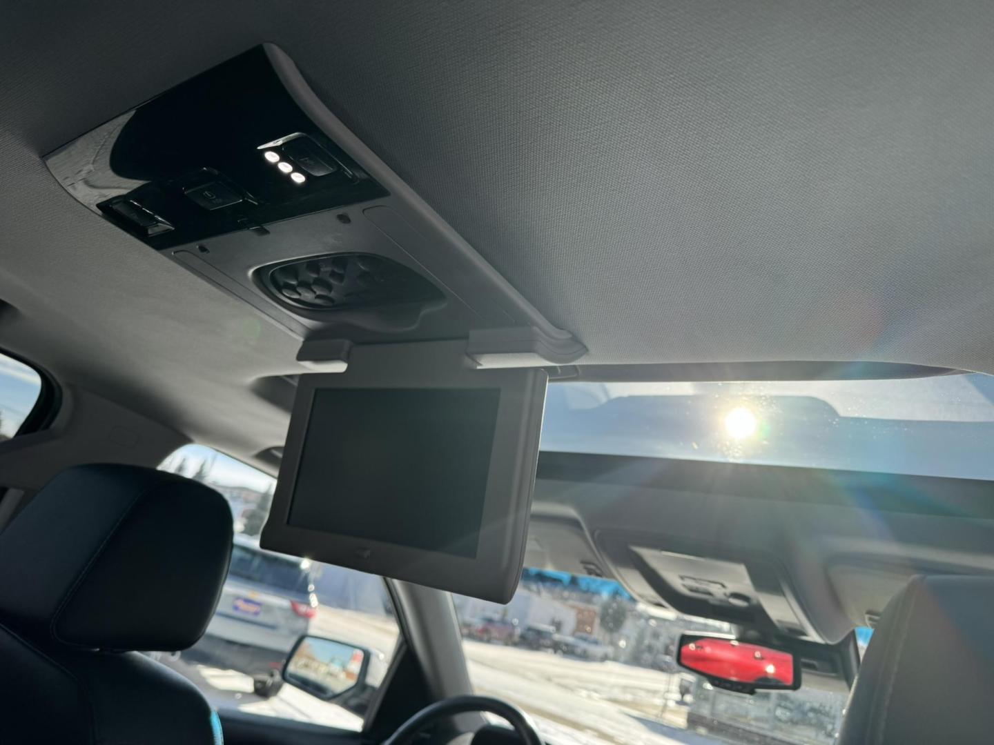 2017 Silver /Black GMC Yukon XL SLT 4WD (1GKS2GKC1HR) with an 5.3L V8 OHV 16V engine, 6A transmission, located at 116 5th Avenue South, Lewistown, MT, 59457, 47.063877, -109.427879 - Loaded local trade with a clean Car Fax! - Photo#8