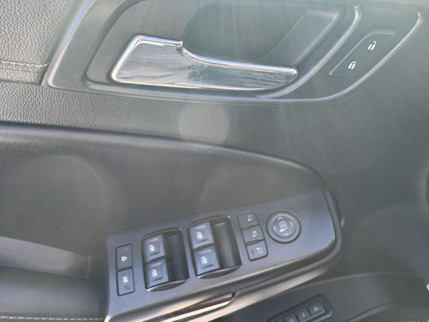 2017 Silver /Black GMC Yukon XL SLT 4WD (1GKS2GKC1HR) with an 5.3L V8 OHV 16V engine, 6A transmission, located at 116 5th Avenue South, Lewistown, MT, 59457, 47.063877, -109.427879 - Loaded local trade with a clean Car Fax! - Photo#14