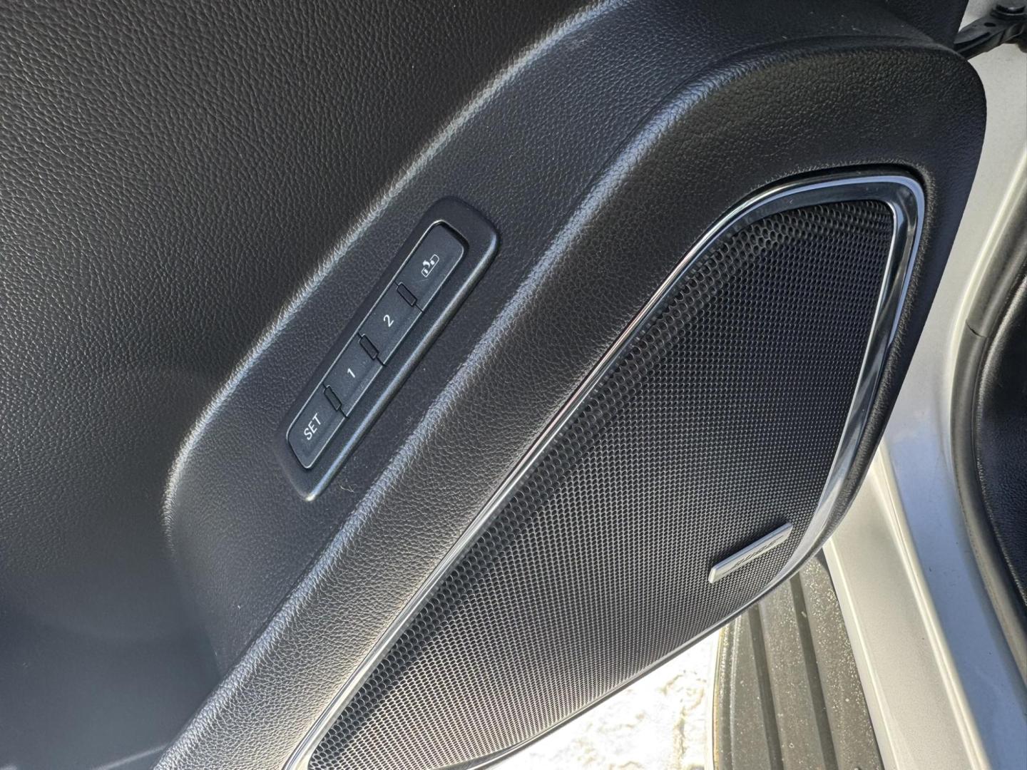 2017 Silver /Black GMC Yukon XL SLT 4WD (1GKS2GKC1HR) with an 5.3L V8 OHV 16V engine, 6A transmission, located at 116 5th Avenue South, Lewistown, MT, 59457, 47.063877, -109.427879 - Loaded local trade with a clean Car Fax! - Photo#15