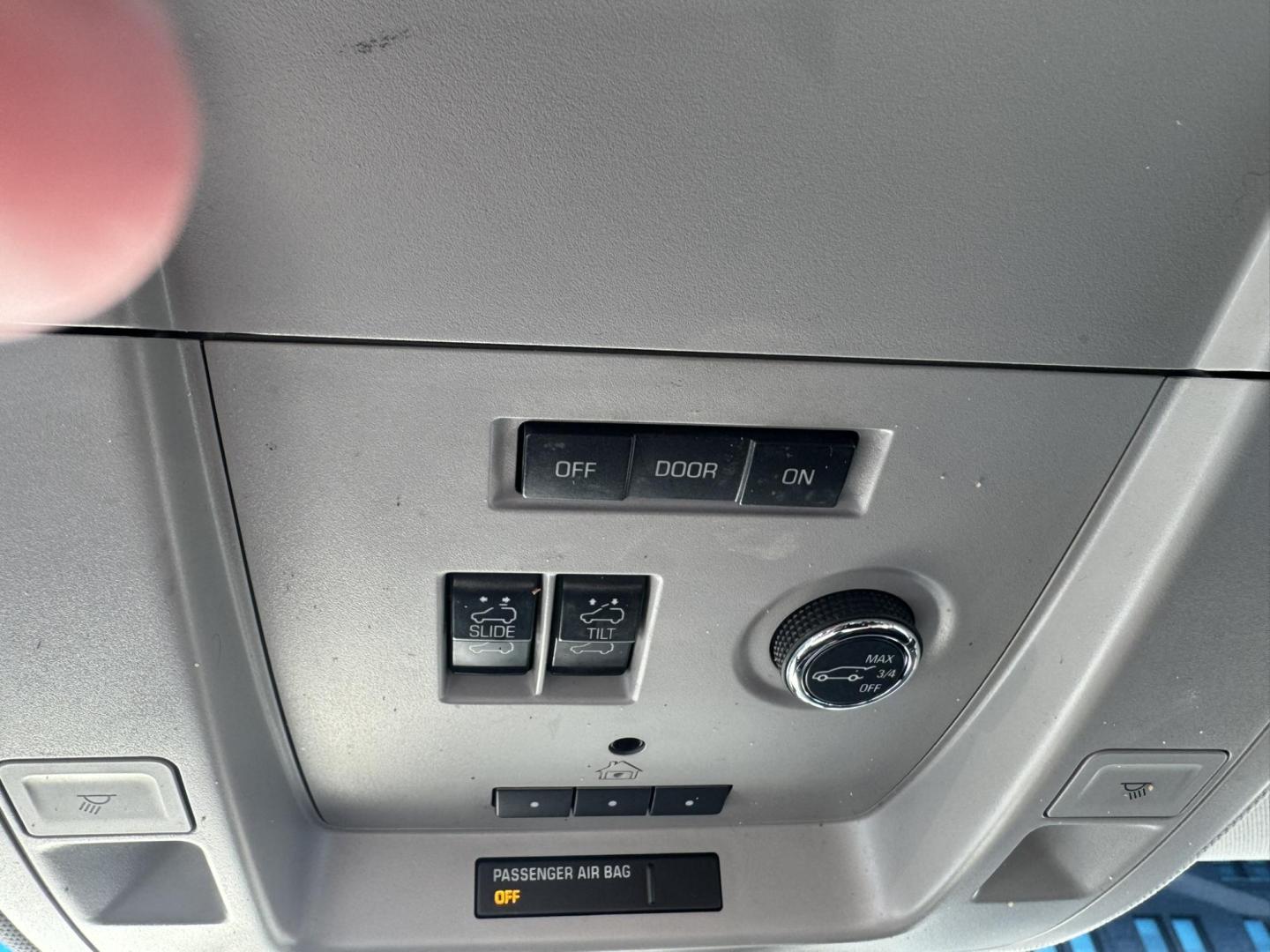 2017 Silver /Black GMC Yukon XL SLT 4WD (1GKS2GKC1HR) with an 5.3L V8 OHV 16V engine, 6A transmission, located at 116 5th Avenue South, Lewistown, MT, 59457, 47.063877, -109.427879 - Loaded local trade with a clean Car Fax! - Photo#26