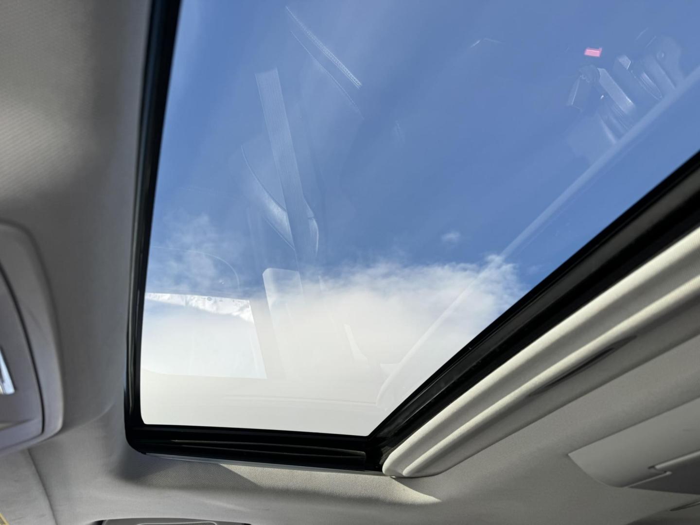 2017 Silver /Black GMC Yukon XL SLT 4WD (1GKS2GKC1HR) with an 5.3L V8 OHV 16V engine, 6A transmission, located at 116 5th Avenue South, Lewistown, MT, 59457, 47.063877, -109.427879 - Loaded local trade with a clean Car Fax! - Photo#27