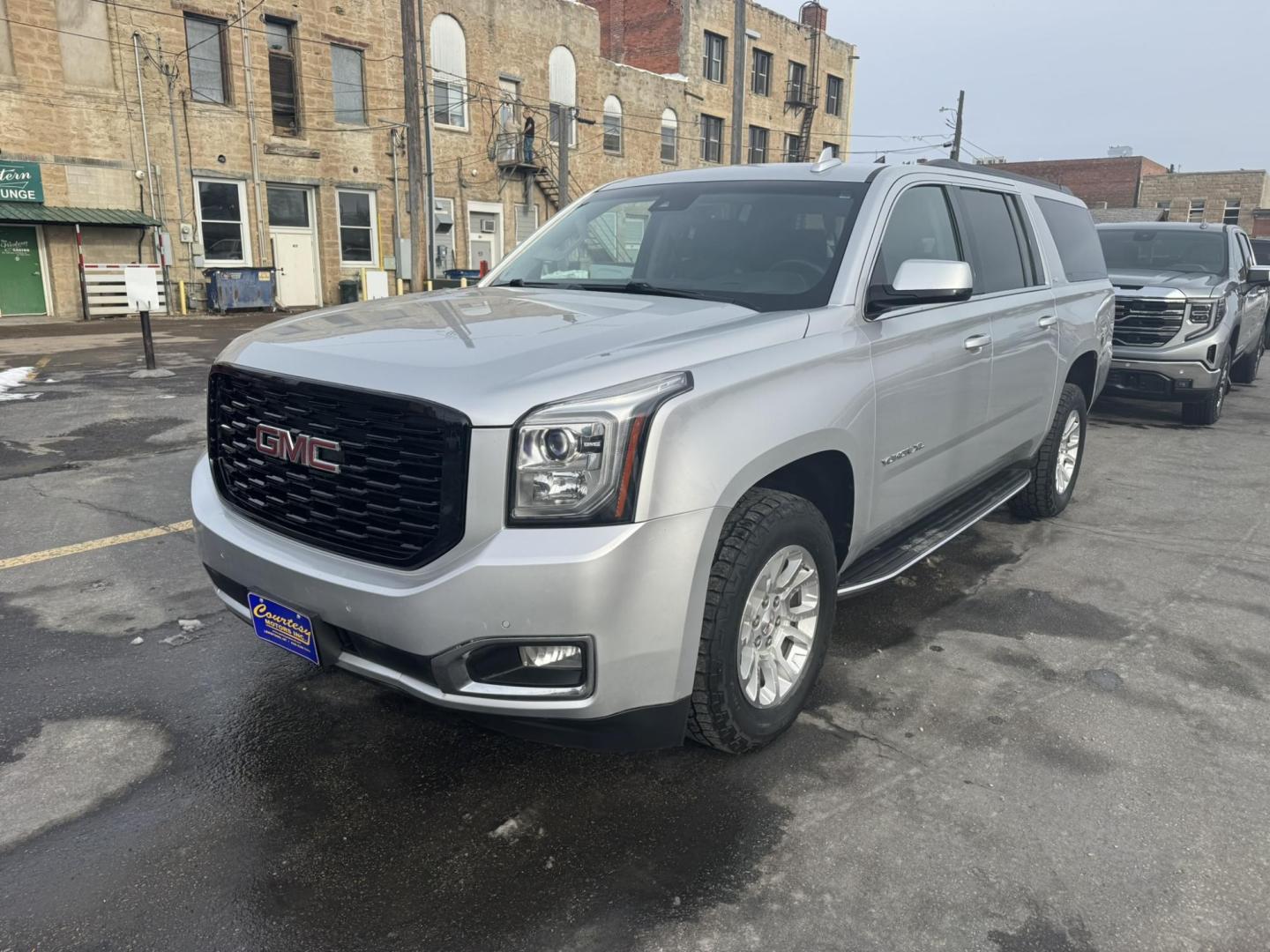 2017 Silver /Black GMC Yukon XL SLT 4WD (1GKS2GKC1HR) with an 5.3L V8 OHV 16V engine, 6A transmission, located at 116 5th Avenue South, Lewistown, MT, 59457, 47.063877, -109.427879 - Loaded local trade with a clean Car Fax! - Photo#30