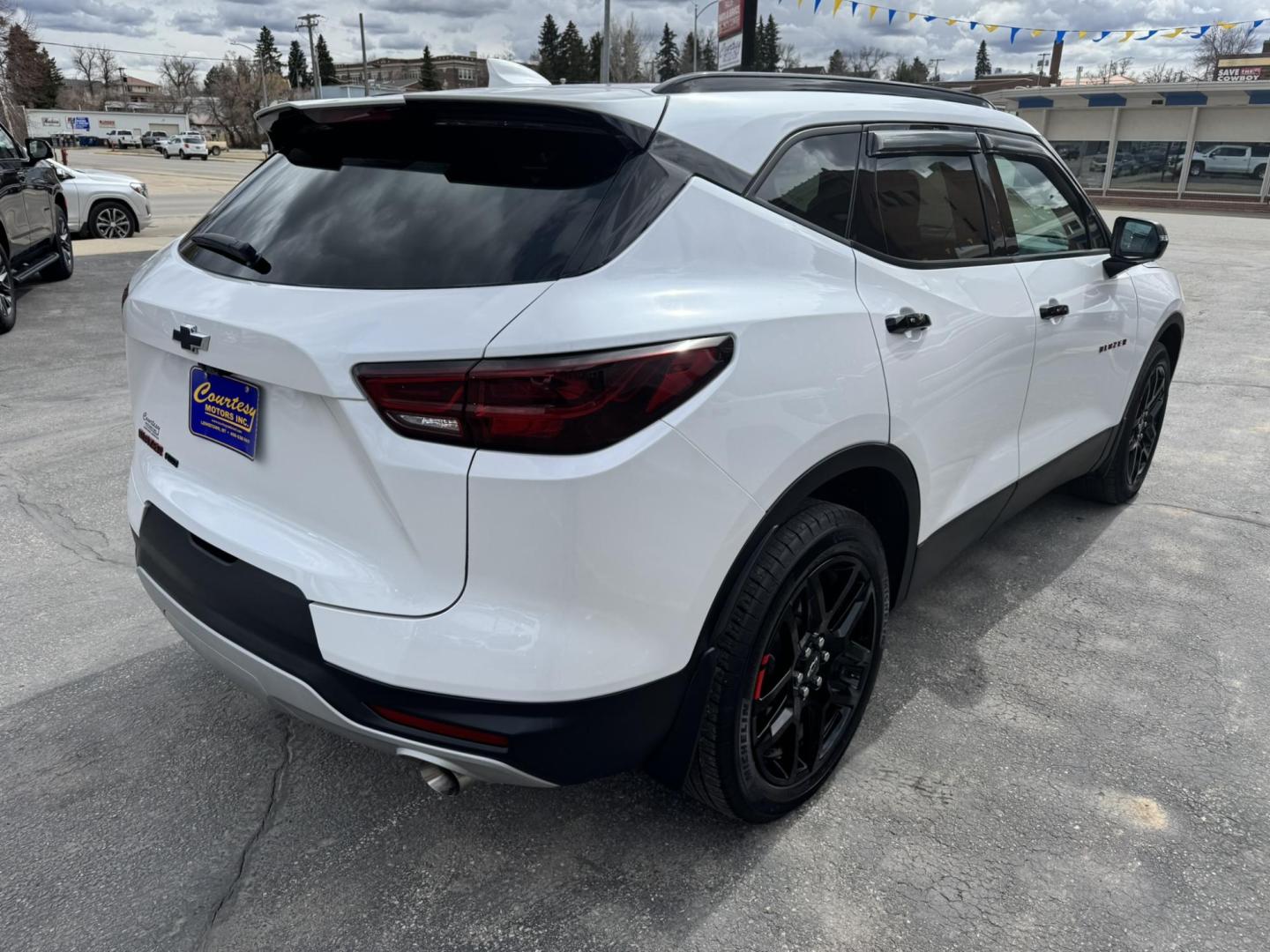 2024 WHITE /Black Chevrolet Blazer 3LT AWD (3GNKBJRS2RS) with an 3.6L V6 DOHC 24V engine, 9A transmission, located at 116 5th Avenue South, Lewistown, MT, 59457, 47.063877, -109.427879 - Sharp, confident, and ready for any season—this 2024 Chevrolet Blazer 3LT AWD brings together bold styling, smooth performance, and everyday practicality in one standout SUV. Powered by a responsive V6 engine and backed by all-wheel drive, it delivers confident handling whether you’re commuting, - Photo#2