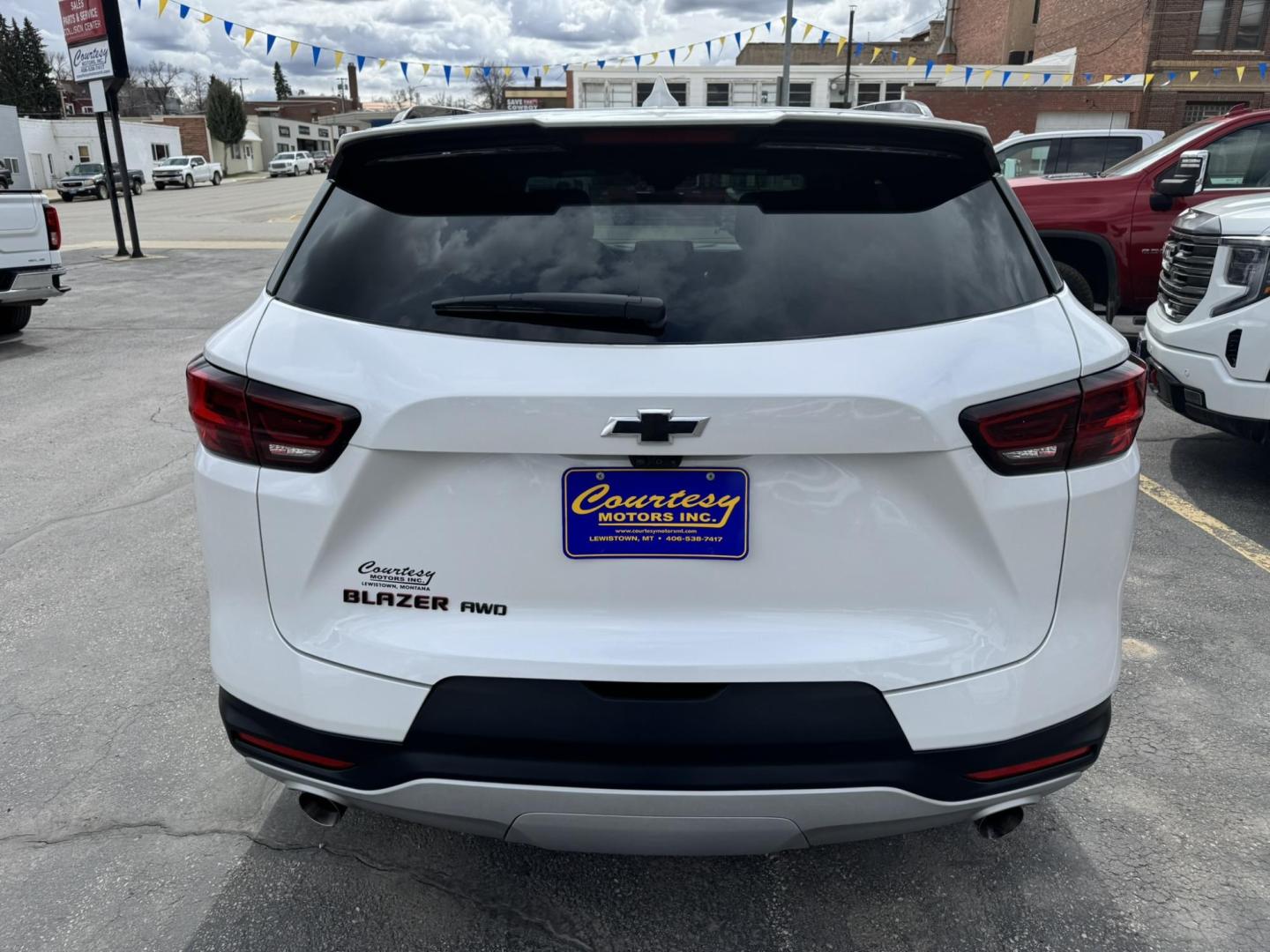 2024 WHITE /Black Chevrolet Blazer 3LT AWD (3GNKBJRS2RS) with an 3.6L V6 DOHC 24V engine, 9A transmission, located at 116 5th Avenue South, Lewistown, MT, 59457, 47.063877, -109.427879 - Sharp, confident, and ready for any season—this 2024 Chevrolet Blazer 3LT AWD brings together bold styling, smooth performance, and everyday practicality in one standout SUV. Powered by a responsive V6 engine and backed by all-wheel drive, it delivers confident handling whether you’re commuting, - Photo#3