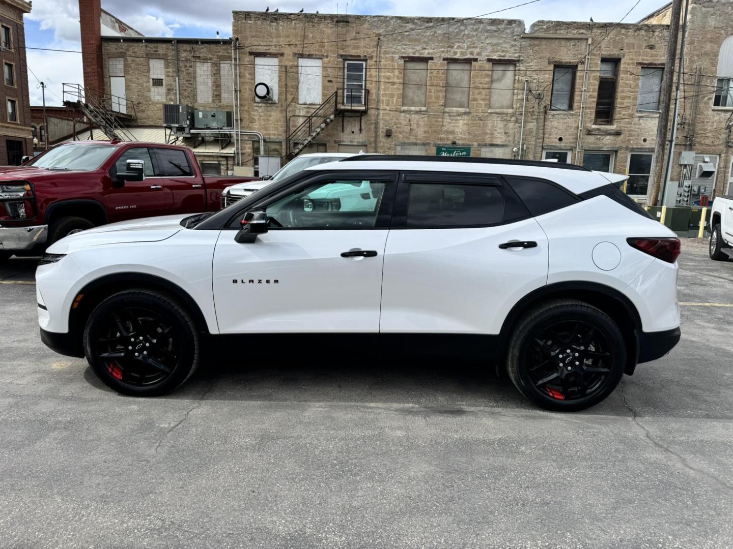 2024 WHITE /Black Chevrolet Blazer 3LT AWD (3GNKBJRS2RS) with an 3.6L V6 DOHC 24V engine, 9A transmission, located at 116 5th Avenue South, Lewistown, MT, 59457, 47.063877, -109.427879 - Sharp, confident, and ready for any season—this 2024 Chevrolet Blazer 3LT AWD brings together bold styling, smooth performance, and everyday practicality in one standout SUV. Powered by a responsive V6 engine and backed by all-wheel drive, it delivers confident handling whether you’re commuting, - Photo#5
