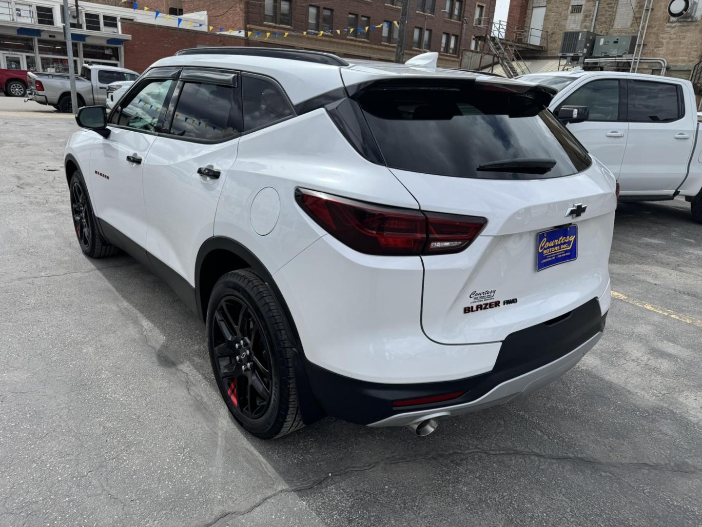 2024 WHITE /Black Chevrolet Blazer 3LT AWD (3GNKBJRS2RS) with an 3.6L V6 DOHC 24V engine, 9A transmission, located at 116 5th Avenue South, Lewistown, MT, 59457, 47.063877, -109.427879 - Sharp, confident, and ready for any season—this 2024 Chevrolet Blazer 3LT AWD brings together bold styling, smooth performance, and everyday practicality in one standout SUV. Powered by a responsive V6 engine and backed by all-wheel drive, it delivers confident handling whether you’re commuting, - Photo#4