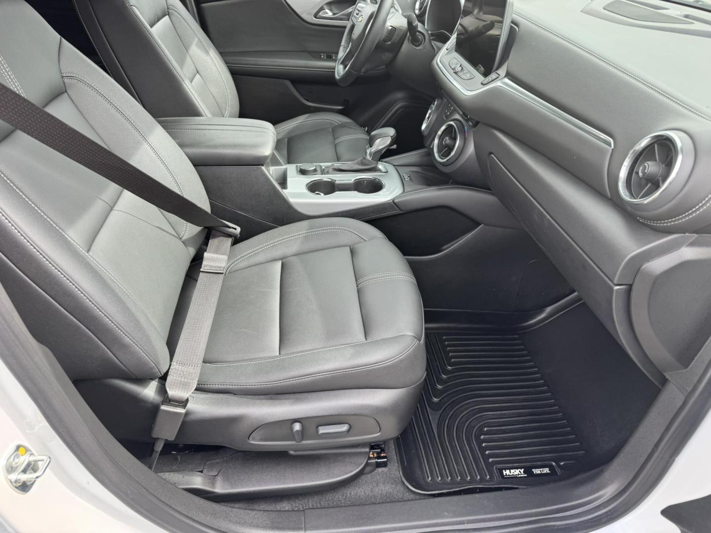 2024 WHITE /Black Chevrolet Blazer 3LT AWD (3GNKBJRS2RS) with an 3.6L V6 DOHC 24V engine, 9A transmission, located at 116 5th Avenue South, Lewistown, MT, 59457, 47.063877, -109.427879 - Sharp, confident, and ready for any season—this 2024 Chevrolet Blazer 3LT AWD brings together bold styling, smooth performance, and everyday practicality in one standout SUV. Powered by a responsive V6 engine and backed by all-wheel drive, it delivers confident handling whether you’re commuting, - Photo#7