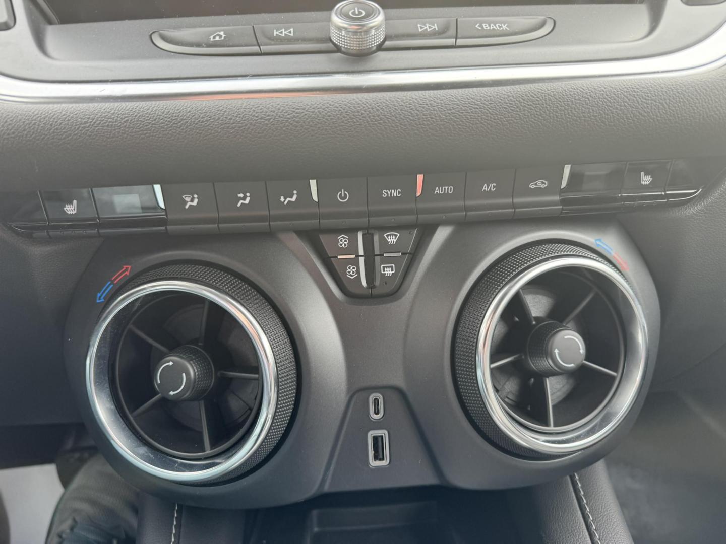 2024 WHITE /Black Chevrolet Blazer 3LT AWD (3GNKBJRS2RS) with an 3.6L V6 DOHC 24V engine, 9A transmission, located at 116 5th Avenue South, Lewistown, MT, 59457, 47.063877, -109.427879 - Sharp, confident, and ready for any season—this 2024 Chevrolet Blazer 3LT AWD brings together bold styling, smooth performance, and everyday practicality in one standout SUV. Powered by a responsive V6 engine and backed by all-wheel drive, it delivers confident handling whether you’re commuting, - Photo#21
