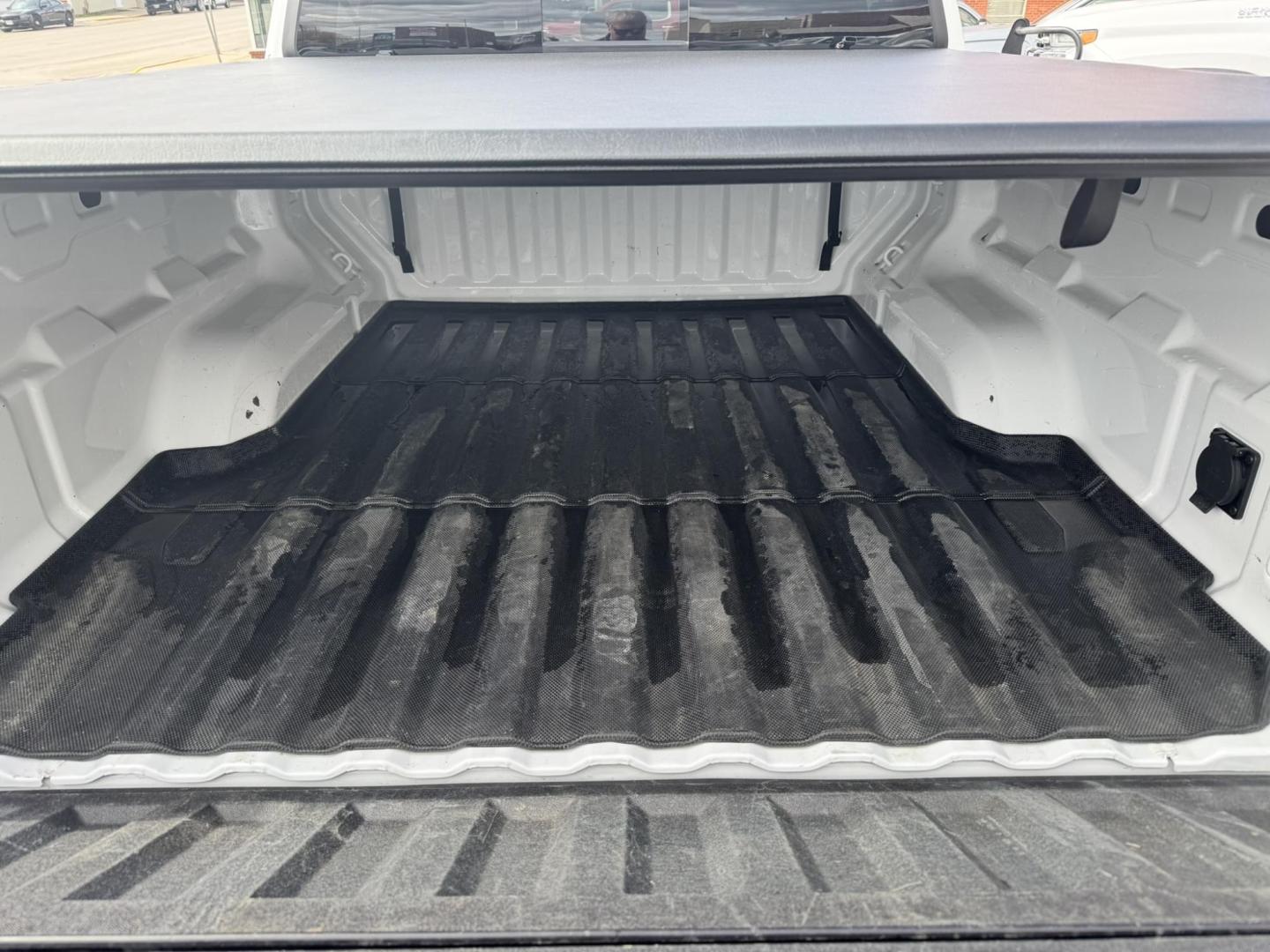 2024 WHITE /Black Chevrolet Colorado Z71 Crew Cab 4WD (1GCPTDEKXR1) with an 2.7L L4 DOHC 16V TURBO engine, 6A transmission, located at 116 5th Avenue South, Lewistown, MT, 59457, 47.063877, -109.427879 - Tough, refined, and built to handle whatever you throw at it—this 2024 Chevrolet Colorado Z71 4WD is the perfect blend of off-road capability and everyday comfort. Powered by a strong turbocharged engine with impressive torque, it delivers confident acceleration, smooth towing capability, and the - Photo#4