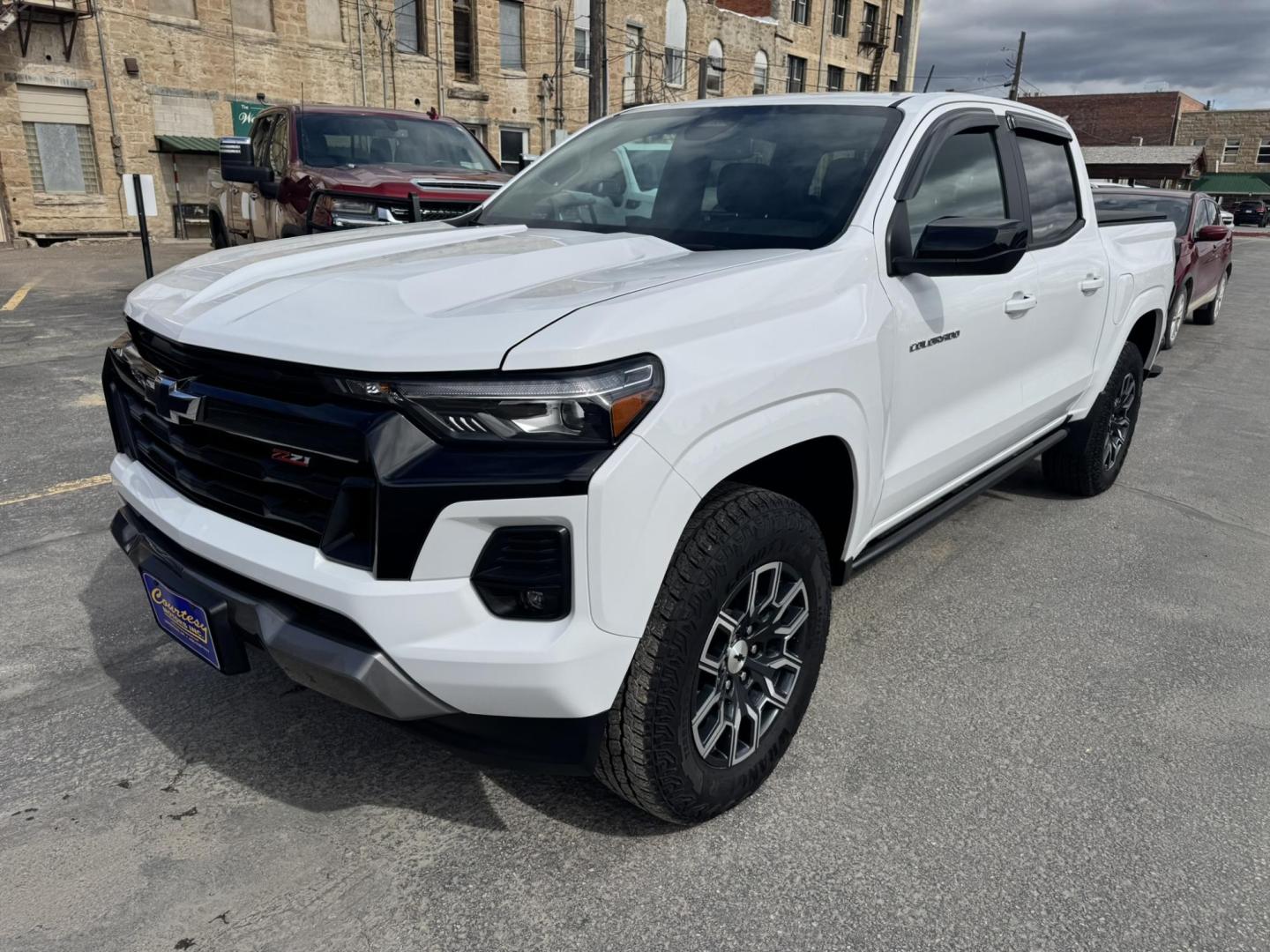 2024 WHITE /Black Chevrolet Colorado Z71 Crew Cab 4WD (1GCPTDEKXR1) with an 2.7L L4 DOHC 16V TURBO engine, 6A transmission, located at 116 5th Avenue South, Lewistown, MT, 59457, 47.063877, -109.427879 - Tough, refined, and built to handle whatever you throw at it—this 2024 Chevrolet Colorado Z71 4WD is the perfect blend of off-road capability and everyday comfort. Powered by a strong turbocharged engine with impressive torque, it delivers confident acceleration, smooth towing capability, and the - Photo#7