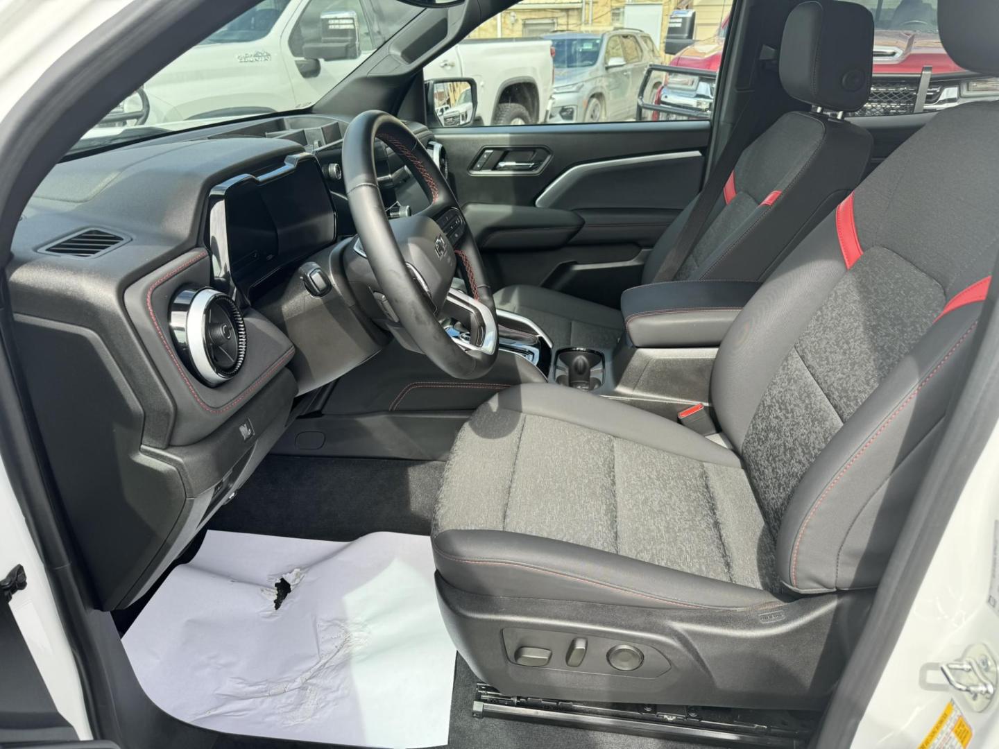 2024 WHITE /Black Chevrolet Colorado Z71 Crew Cab 4WD (1GCPTDEKXR1) with an 2.7L L4 DOHC 16V TURBO engine, 6A transmission, located at 116 5th Avenue South, Lewistown, MT, 59457, 47.063877, -109.427879 - Tough, refined, and built to handle whatever you throw at it—this 2024 Chevrolet Colorado Z71 4WD is the perfect blend of off-road capability and everyday comfort. Powered by a strong turbocharged engine with impressive torque, it delivers confident acceleration, smooth towing capability, and the - Photo#11