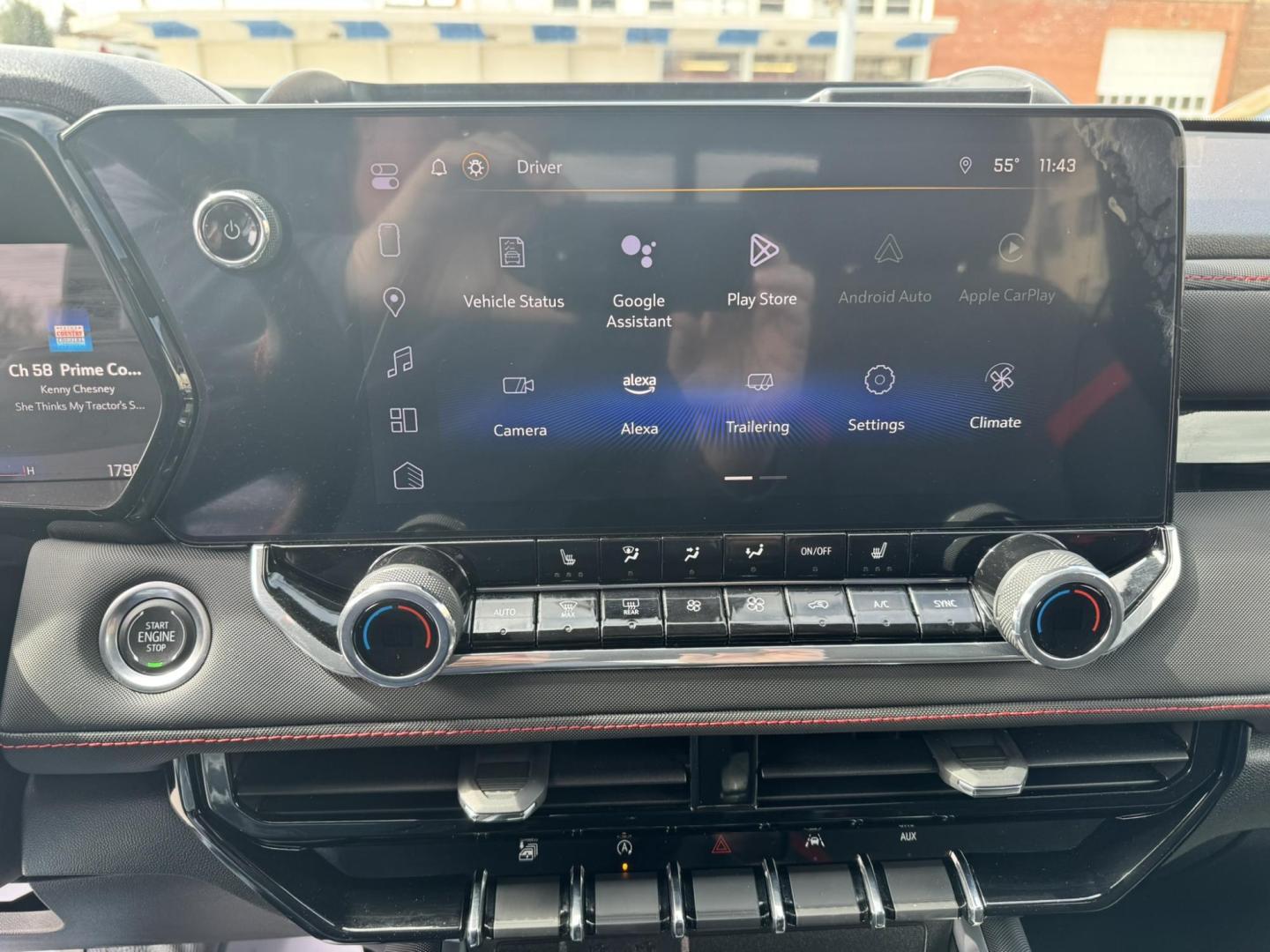 2024 WHITE /Black Chevrolet Colorado Z71 Crew Cab 4WD (1GCPTDEKXR1) with an 2.7L L4 DOHC 16V TURBO engine, 6A transmission, located at 116 5th Avenue South, Lewistown, MT, 59457, 47.063877, -109.427879 - Tough, refined, and built to handle whatever you throw at it—this 2024 Chevrolet Colorado Z71 4WD is the perfect blend of off-road capability and everyday comfort. Powered by a strong turbocharged engine with impressive torque, it delivers confident acceleration, smooth towing capability, and the - Photo#15