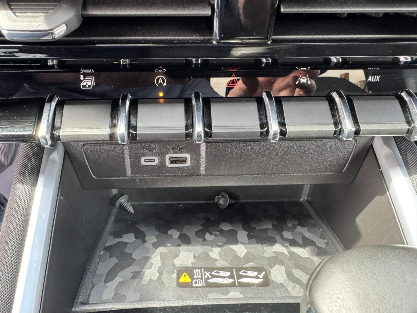 2024 WHITE /Black Chevrolet Colorado Z71 Crew Cab 4WD (1GCPTDEKXR1) with an 2.7L L4 DOHC 16V TURBO engine, 6A transmission, located at 116 5th Avenue South, Lewistown, MT, 59457, 47.063877, -109.427879 - Tough, refined, and built to handle whatever you throw at it—this 2024 Chevrolet Colorado Z71 4WD is the perfect blend of off-road capability and everyday comfort. Powered by a strong turbocharged engine with impressive torque, it delivers confident acceleration, smooth towing capability, and the - Photo#16