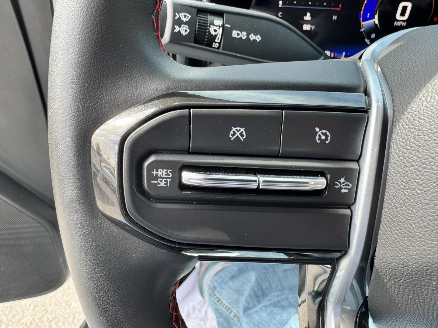 2024 WHITE /Black Chevrolet Colorado Z71 Crew Cab 4WD (1GCPTDEKXR1) with an 2.7L L4 DOHC 16V TURBO engine, 6A transmission, located at 116 5th Avenue South, Lewistown, MT, 59457, 47.063877, -109.427879 - Tough, refined, and built to handle whatever you throw at it—this 2024 Chevrolet Colorado Z71 4WD is the perfect blend of off-road capability and everyday comfort. Powered by a strong turbocharged engine with impressive torque, it delivers confident acceleration, smooth towing capability, and the - Photo#19