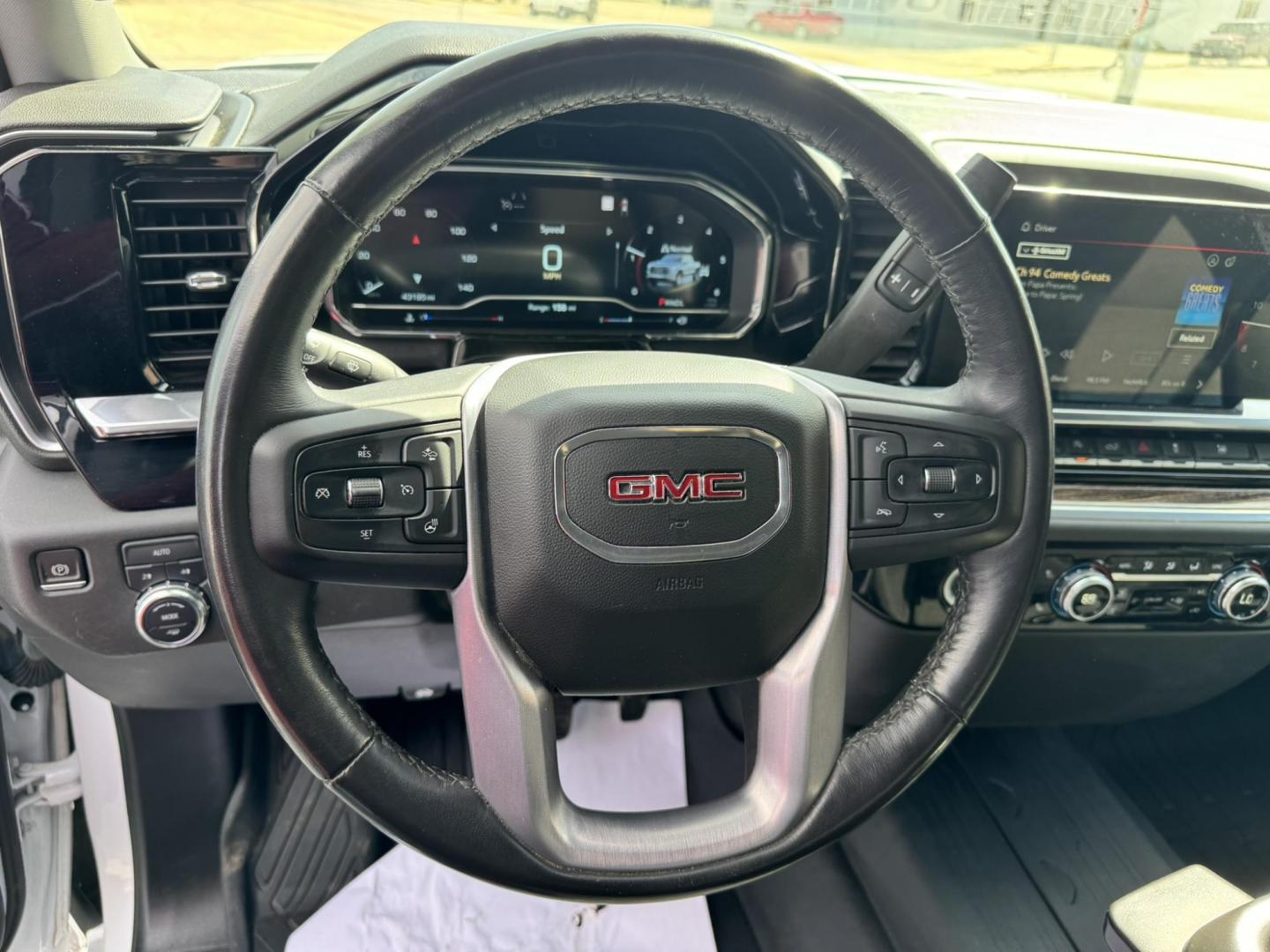 2022 WHITE /Black GMC Sierra 1500 SLE Crew Cab 4WD (3GTUUBED4NG) with an 5.3L V8 OHV 16V engine, 6A transmission, located at 116 5th Avenue South, Lewistown, MT, 59457, 47.063877, -109.427879 - Power, capability, and proven V8 performance—this 2022 GMC Sierra 1500 Crew Cab 4WD SLE is the full-size truck that gets the job done without sacrificing comfort. Equipped with the legendary 5.3L V8, it delivers strong, reliable power for towing, hauling, and everyday driving, paired with a smooth - Photo#13