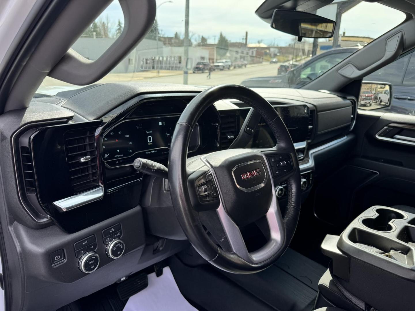2022 WHITE /Black GMC Sierra 1500 SLE Crew Cab 4WD (3GTUUBED4NG) with an 5.3L V8 OHV 16V engine, 6A transmission, located at 116 5th Avenue South, Lewistown, MT, 59457, 47.063877, -109.427879 - Power, capability, and proven V8 performance—this 2022 GMC Sierra 1500 Crew Cab 4WD SLE is the full-size truck that gets the job done without sacrificing comfort. Equipped with the legendary 5.3L V8, it delivers strong, reliable power for towing, hauling, and everyday driving, paired with a smooth - Photo#14