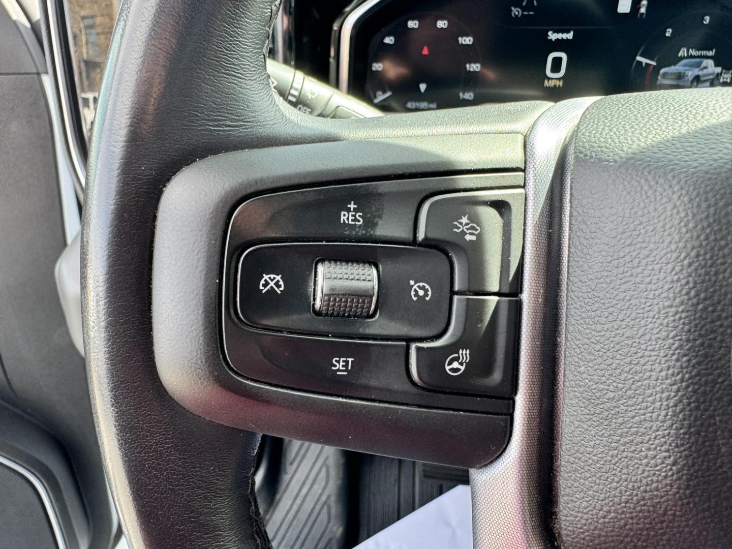 2022 WHITE /Black GMC Sierra 1500 SLE Crew Cab 4WD (3GTUUBED4NG) with an 5.3L V8 OHV 16V engine, 6A transmission, located at 116 5th Avenue South, Lewistown, MT, 59457, 47.063877, -109.427879 - Power, capability, and proven V8 performance—this 2022 GMC Sierra 1500 Crew Cab 4WD SLE is the full-size truck that gets the job done without sacrificing comfort. Equipped with the legendary 5.3L V8, it delivers strong, reliable power for towing, hauling, and everyday driving, paired with a smooth - Photo#15