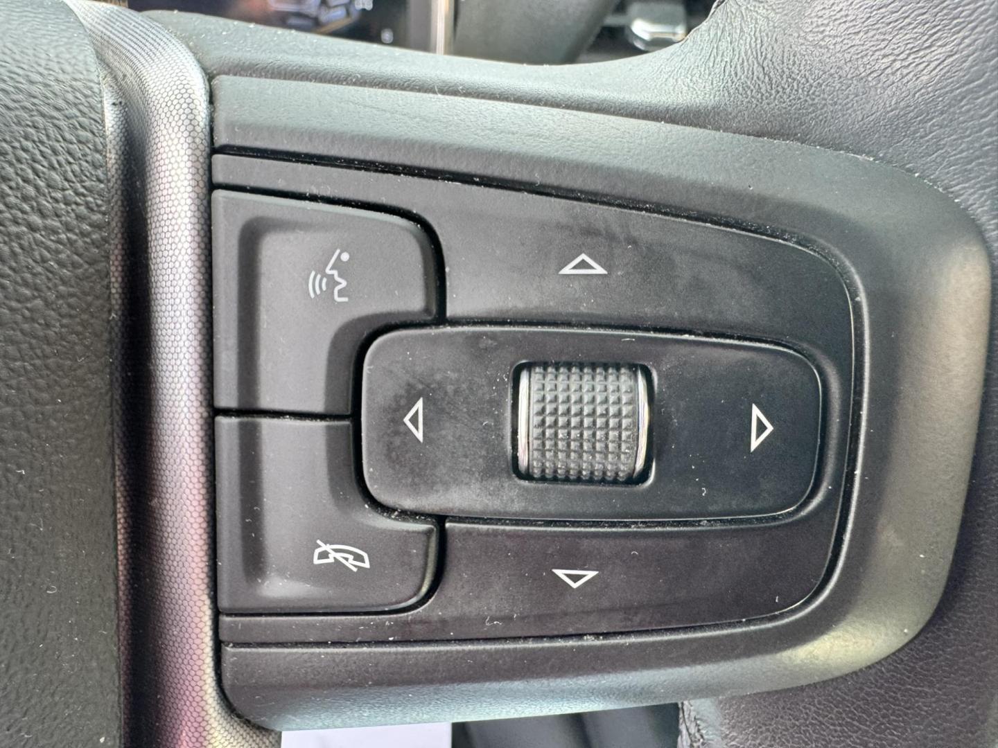 2022 WHITE /Black GMC Sierra 1500 SLE Crew Cab 4WD (3GTUUBED4NG) with an 5.3L V8 OHV 16V engine, 6A transmission, located at 116 5th Avenue South, Lewistown, MT, 59457, 47.063877, -109.427879 - Power, capability, and proven V8 performance—this 2022 GMC Sierra 1500 Crew Cab 4WD SLE is the full-size truck that gets the job done without sacrificing comfort. Equipped with the legendary 5.3L V8, it delivers strong, reliable power for towing, hauling, and everyday driving, paired with a smooth - Photo#16