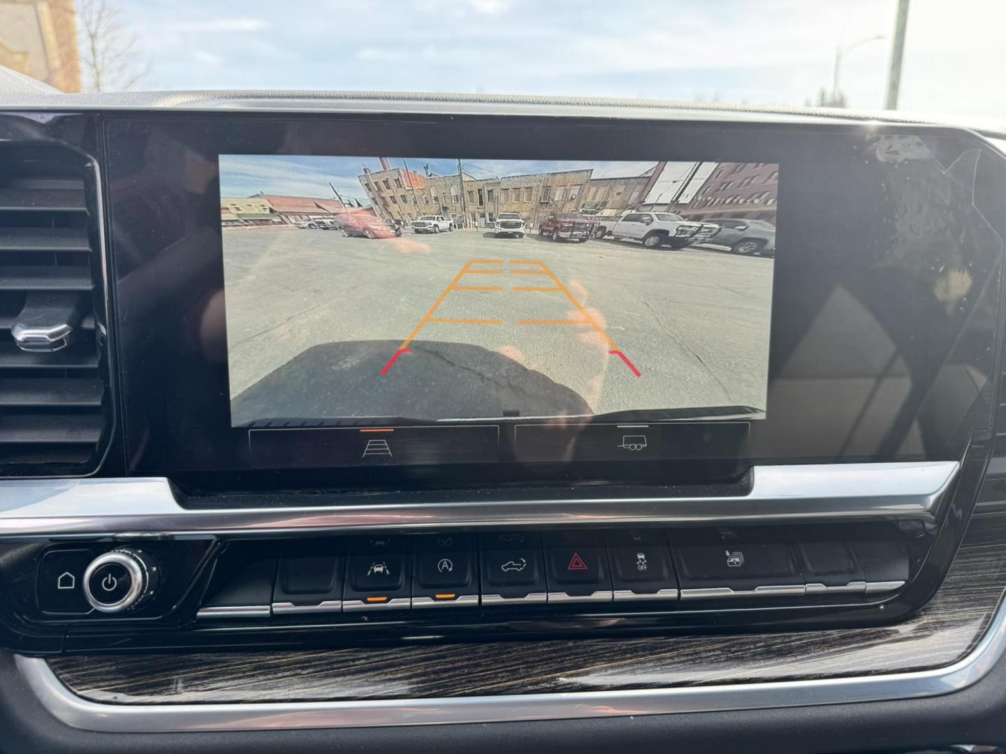 2022 WHITE /Black GMC Sierra 1500 SLE Crew Cab 4WD (3GTUUBED4NG) with an 5.3L V8 OHV 16V engine, 6A transmission, located at 116 5th Avenue South, Lewistown, MT, 59457, 47.063877, -109.427879 - Power, capability, and proven V8 performance—this 2022 GMC Sierra 1500 Crew Cab 4WD SLE is the full-size truck that gets the job done without sacrificing comfort. Equipped with the legendary 5.3L V8, it delivers strong, reliable power for towing, hauling, and everyday driving, paired with a smooth - Photo#20