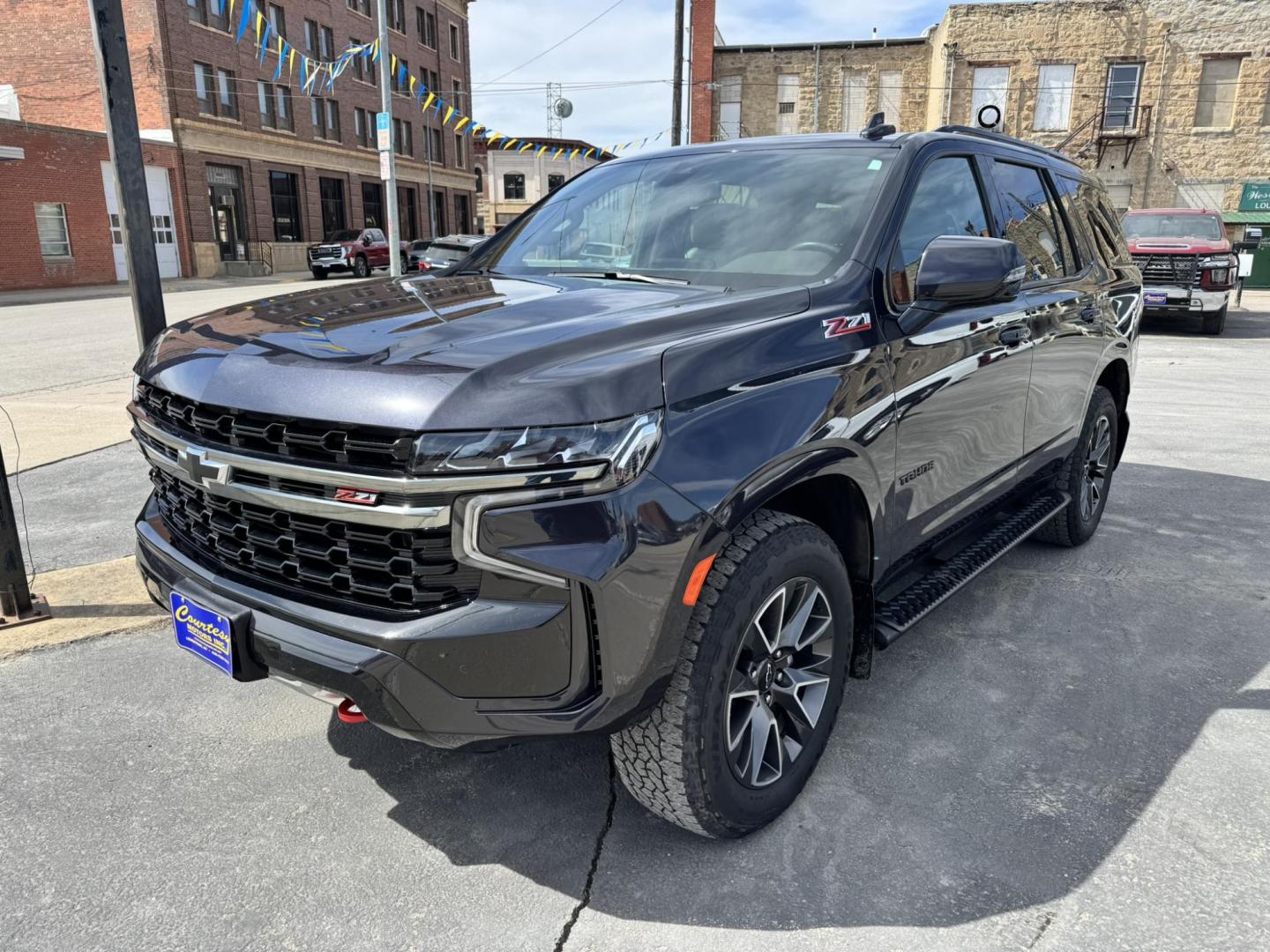 2022 Ash Grey /Tan Chevrolet Tahoe Z71 (1GNSKPKL2NR) with an 6.2L V8 OHV 16V engine, 10A transmission, located at 116 5th Avenue South, Lewistown, MT, 59457, 47.063877, -109.427879 - Big, bold, and built to go beyond the pavement—this 2022 Chevrolet Tahoe Z71 4WD with the Off-Road Capability and Off-Road Performance Packages is the full-size SUV that does it all. Powered by a strong V8 engine, it delivers the kind of performance and towing capability you expect, with the added - Photo#0