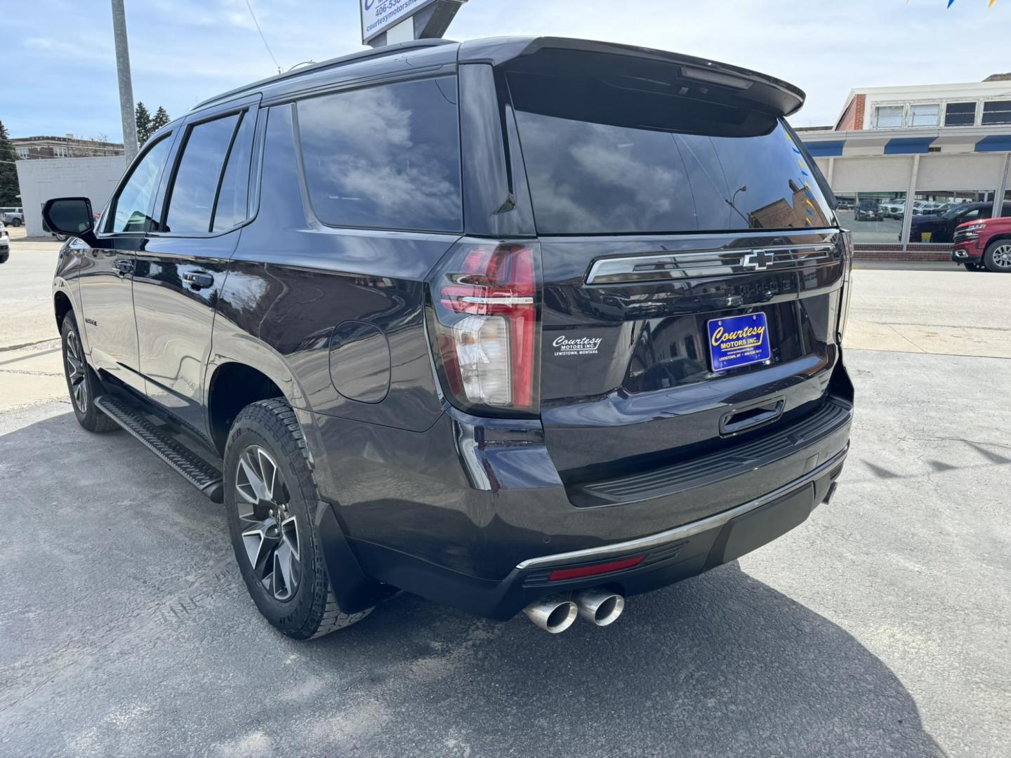 2022 Ash Grey /Tan Chevrolet Tahoe Z71 (1GNSKPKL2NR) with an 6.2L V8 OHV 16V engine, 10A transmission, located at 116 5th Avenue South, Lewistown, MT, 59457, 47.063877, -109.427879 - Big, bold, and built to go beyond the pavement—this 2022 Chevrolet Tahoe Z71 4WD with the Off-Road Capability and Off-Road Performance Packages is the full-size SUV that does it all. Powered by a strong V8 engine, it delivers the kind of performance and towing capability you expect, with the added - Photo#2