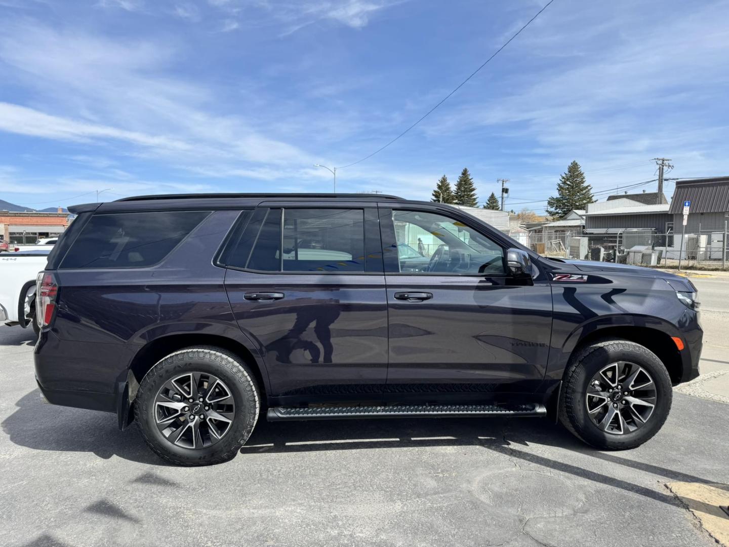 2022 Ash Grey /Tan Chevrolet Tahoe Z71 (1GNSKPKL2NR) with an 6.2L V8 OHV 16V engine, 10A transmission, located at 116 5th Avenue South, Lewistown, MT, 59457, 47.063877, -109.427879 - Big, bold, and built to go beyond the pavement—this 2022 Chevrolet Tahoe Z71 4WD with the Off-Road Capability and Off-Road Performance Packages is the full-size SUV that does it all. Powered by a strong V8 engine, it delivers the kind of performance and towing capability you expect, with the added - Photo#5