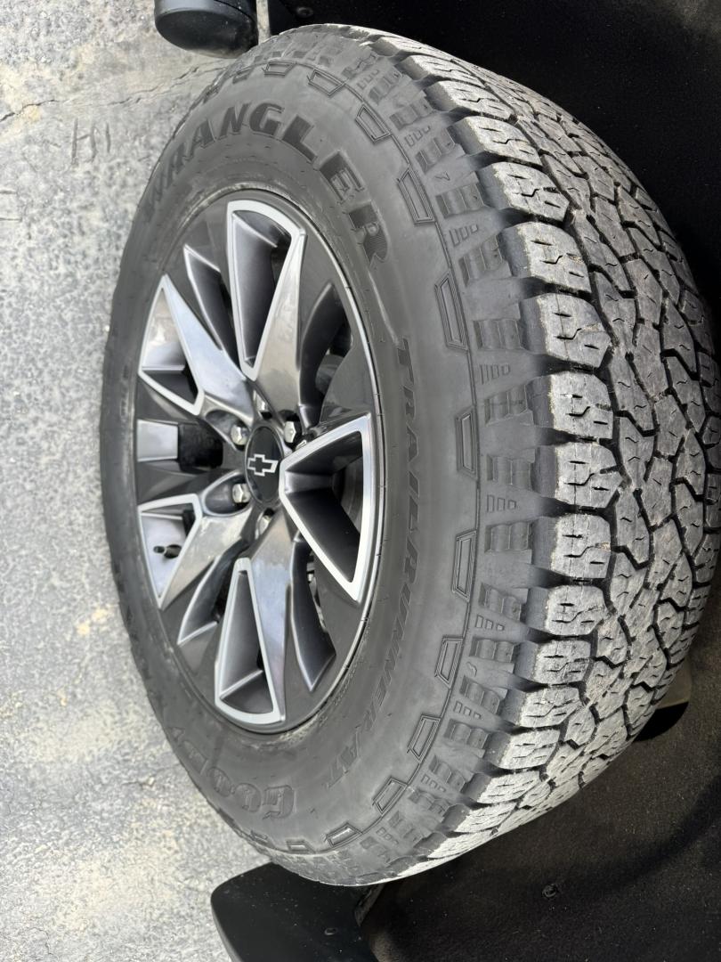 2022 Ash Grey /Tan Chevrolet Tahoe Z71 (1GNSKPKL2NR) with an 6.2L V8 OHV 16V engine, 10A transmission, located at 116 5th Avenue South, Lewistown, MT, 59457, 47.063877, -109.427879 - Big, bold, and built to go beyond the pavement—this 2022 Chevrolet Tahoe Z71 4WD with the Off-Road Capability and Off-Road Performance Packages is the full-size SUV that does it all. Powered by a strong V8 engine, it delivers the kind of performance and towing capability you expect, with the added - Photo#27