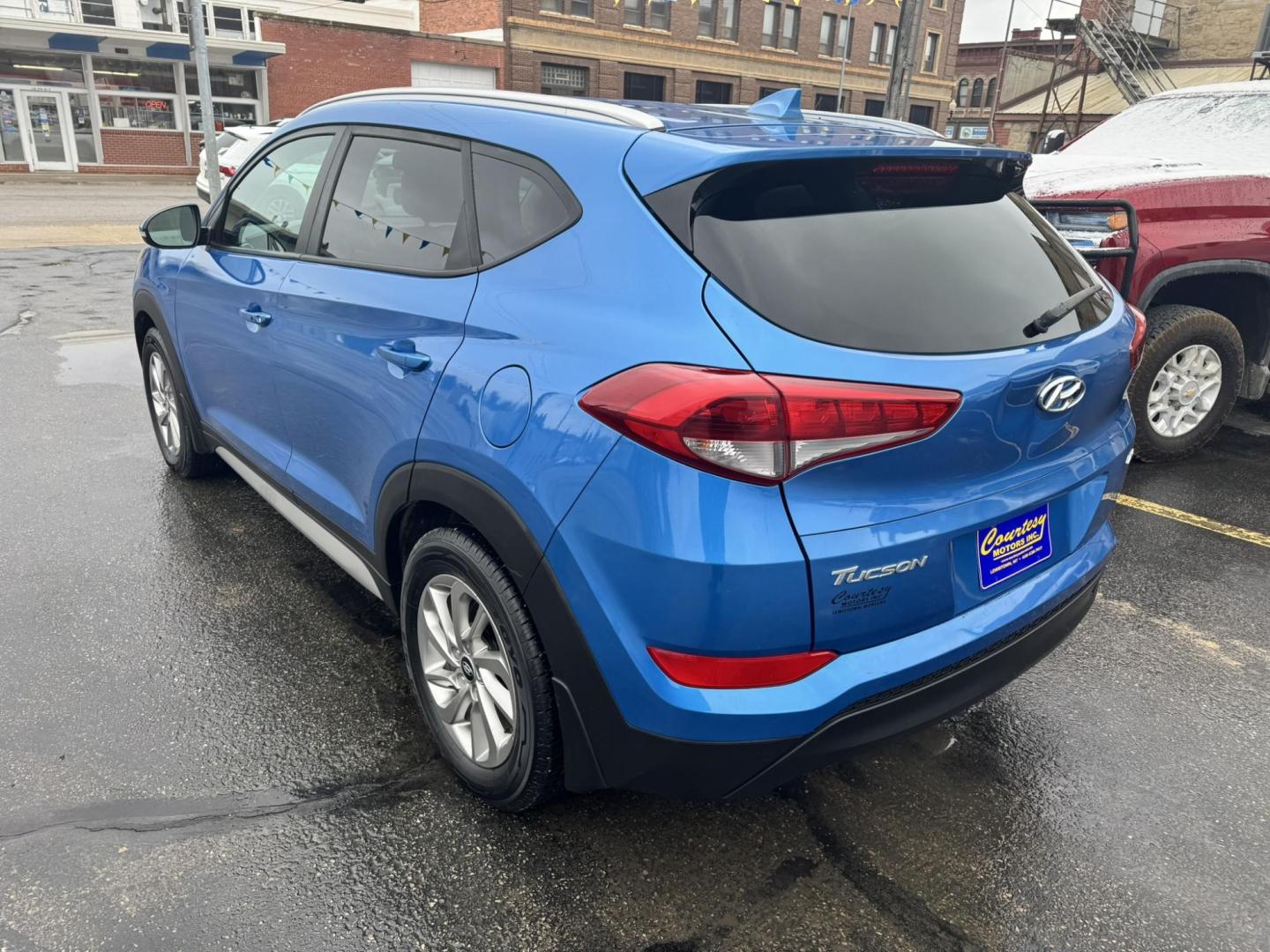 2017 Blue /Black Hyundai Tucson SE w/Preferred Package AWD (KM8J3CA43HU) with an 2.0L L4 DOHC 16V engine, 6A transmission, located at 116 5th Avenue South, Lewistown, MT, 59457, 47.063877, -109.427879 - Photo#4