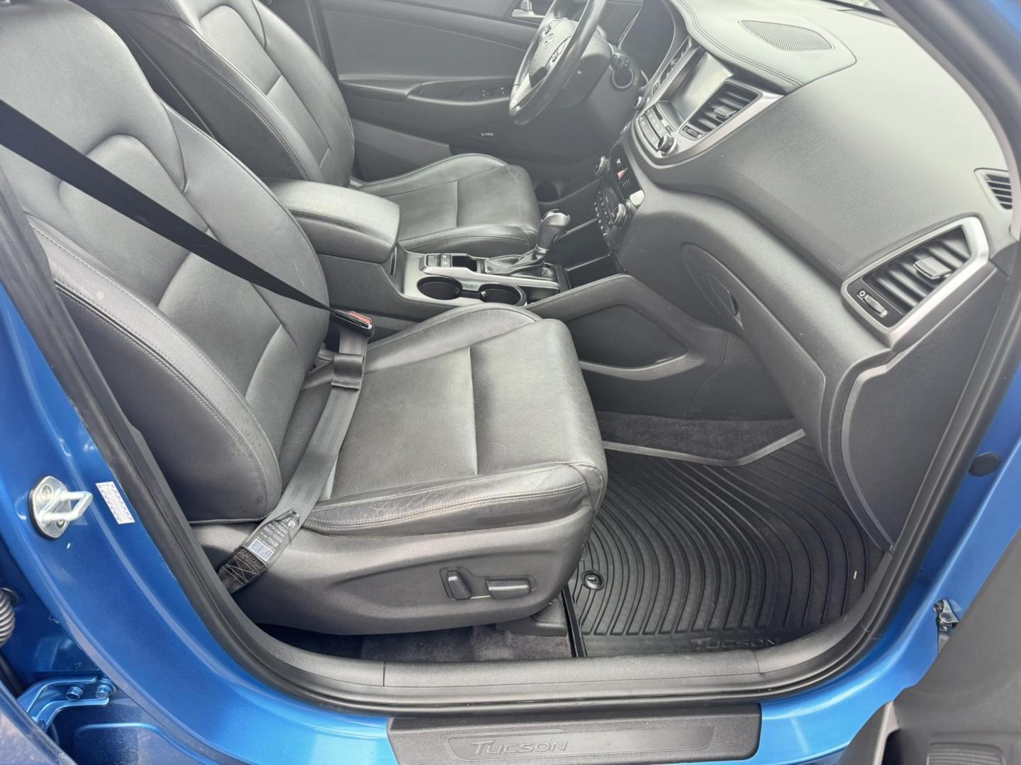 2017 Blue /Black Hyundai Tucson SE w/Preferred Package AWD (KM8J3CA43HU) with an 2.0L L4 DOHC 16V engine, 6A transmission, located at 116 5th Avenue South, Lewistown, MT, 59457, 47.063877, -109.427879 - Photo#7