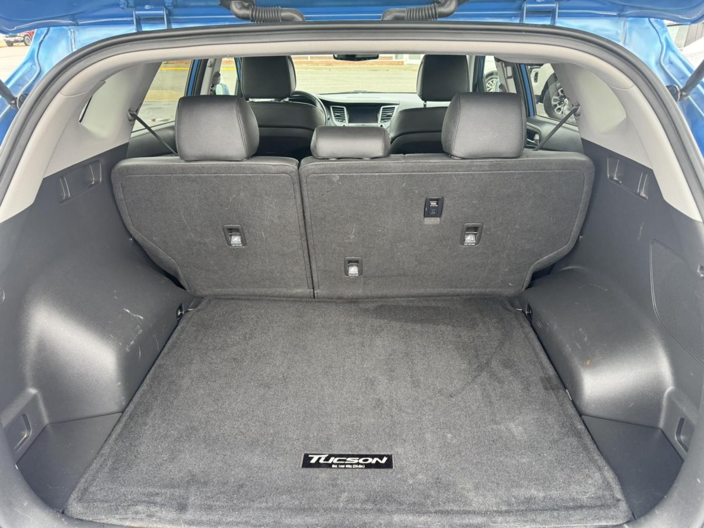 2017 Blue /Black Hyundai Tucson SE w/Preferred Package AWD (KM8J3CA43HU) with an 2.0L L4 DOHC 16V engine, 6A transmission, located at 116 5th Avenue South, Lewistown, MT, 59457, 47.063877, -109.427879 - Photo#9