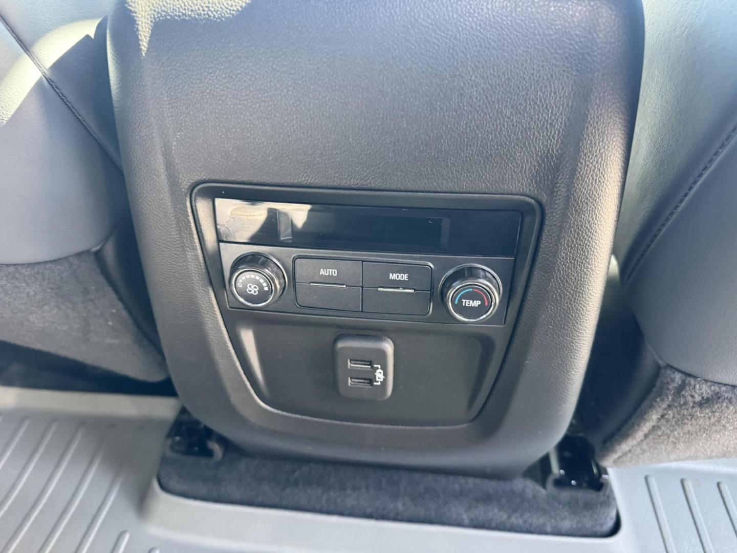 2022 Green /Grey Buick Enclave Essence AWD (5GAEVAKW1NJ) with an 3.6L V6 DOHC 24V engine, 9A transmission, located at 116 5th Avenue South, Lewistown, MT, 59457, 47.063877, -109.427879 - Experience smooth, refined driving in this 2022 Buick Enclave Essence AWD. Powered by a proven 3.6L V6 engine, this SUV delivers strong performance with the confidence of all-wheel drive, making it a great fit for Montana roads year-round. Inside, the Enclave shines with a quiet, upscale cabin feat - Photo#9